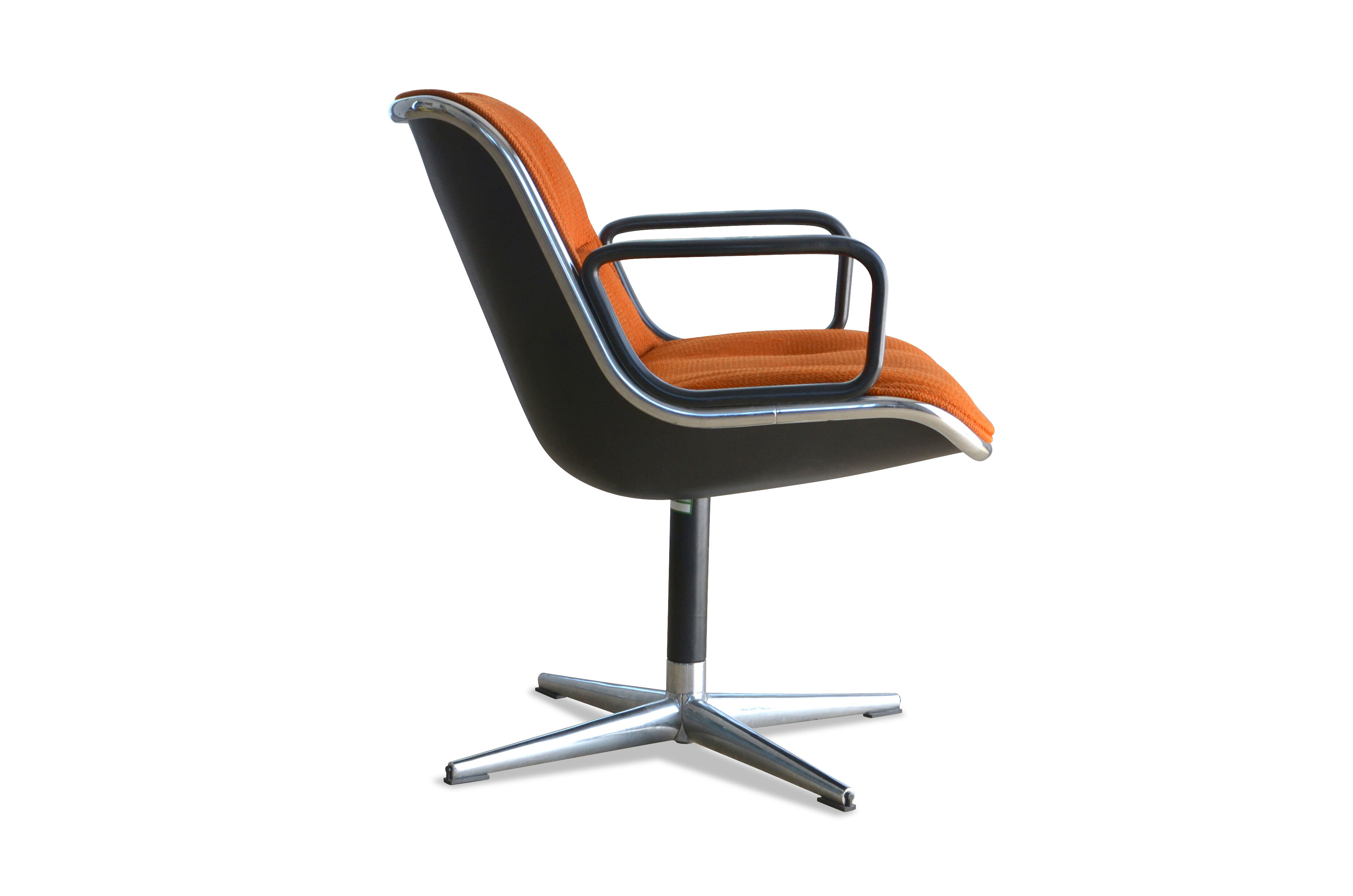 Beautiful chair "executive chair" by Charles Pollock knoll edition 1st series