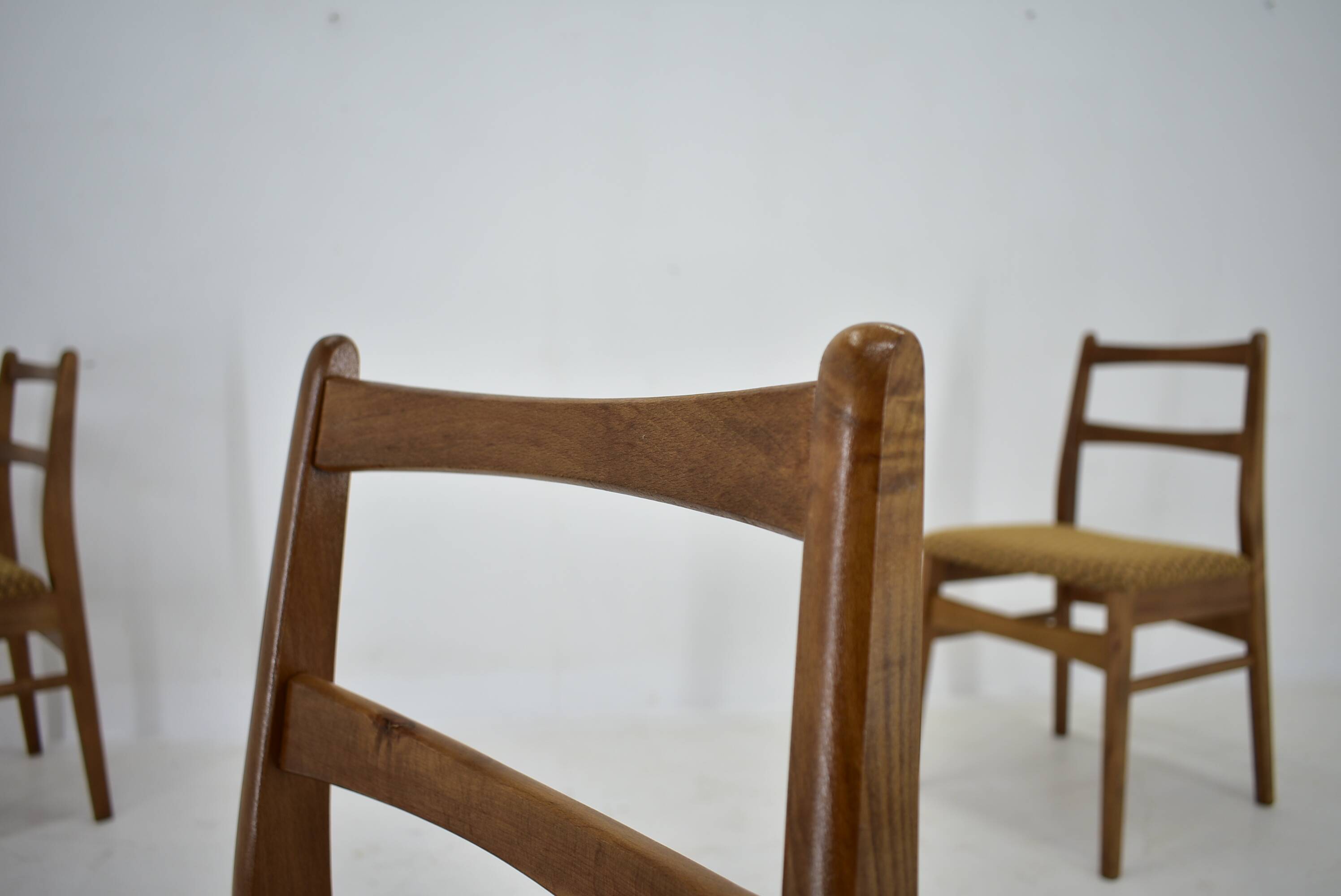 4 chaises de salle à manger en hêtre années 1960, Tchécoslovaquie