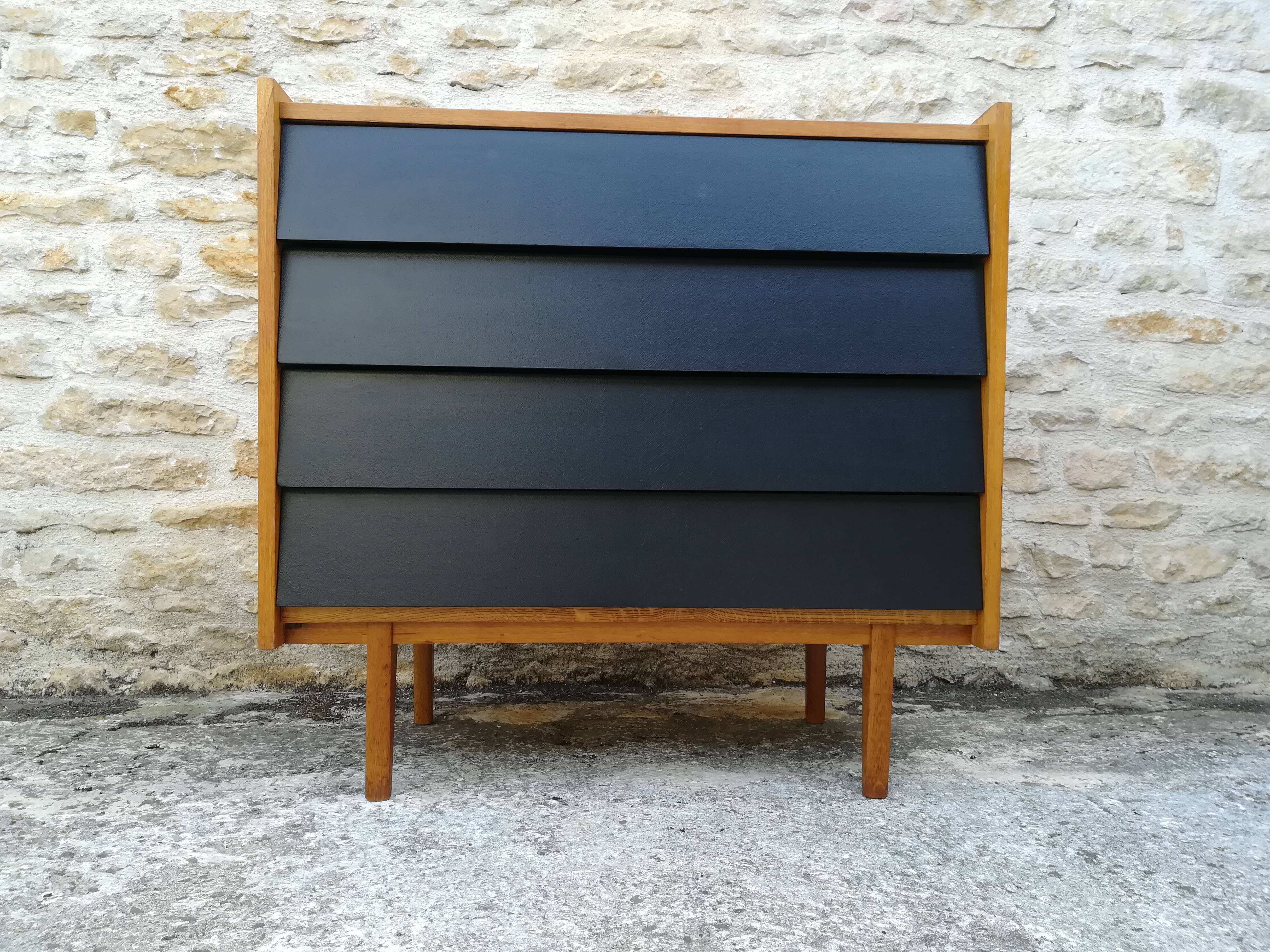 Vintage chest of drawers