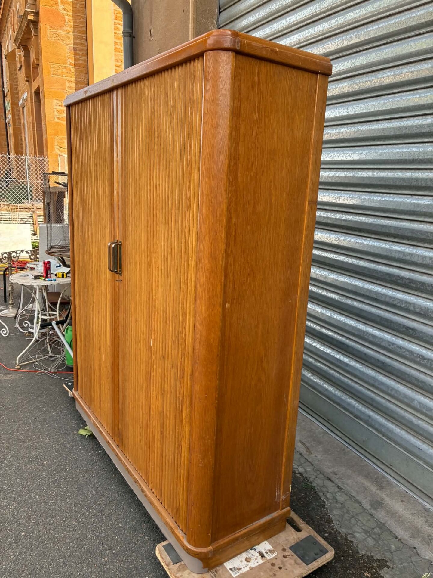 Armoire à étagères
