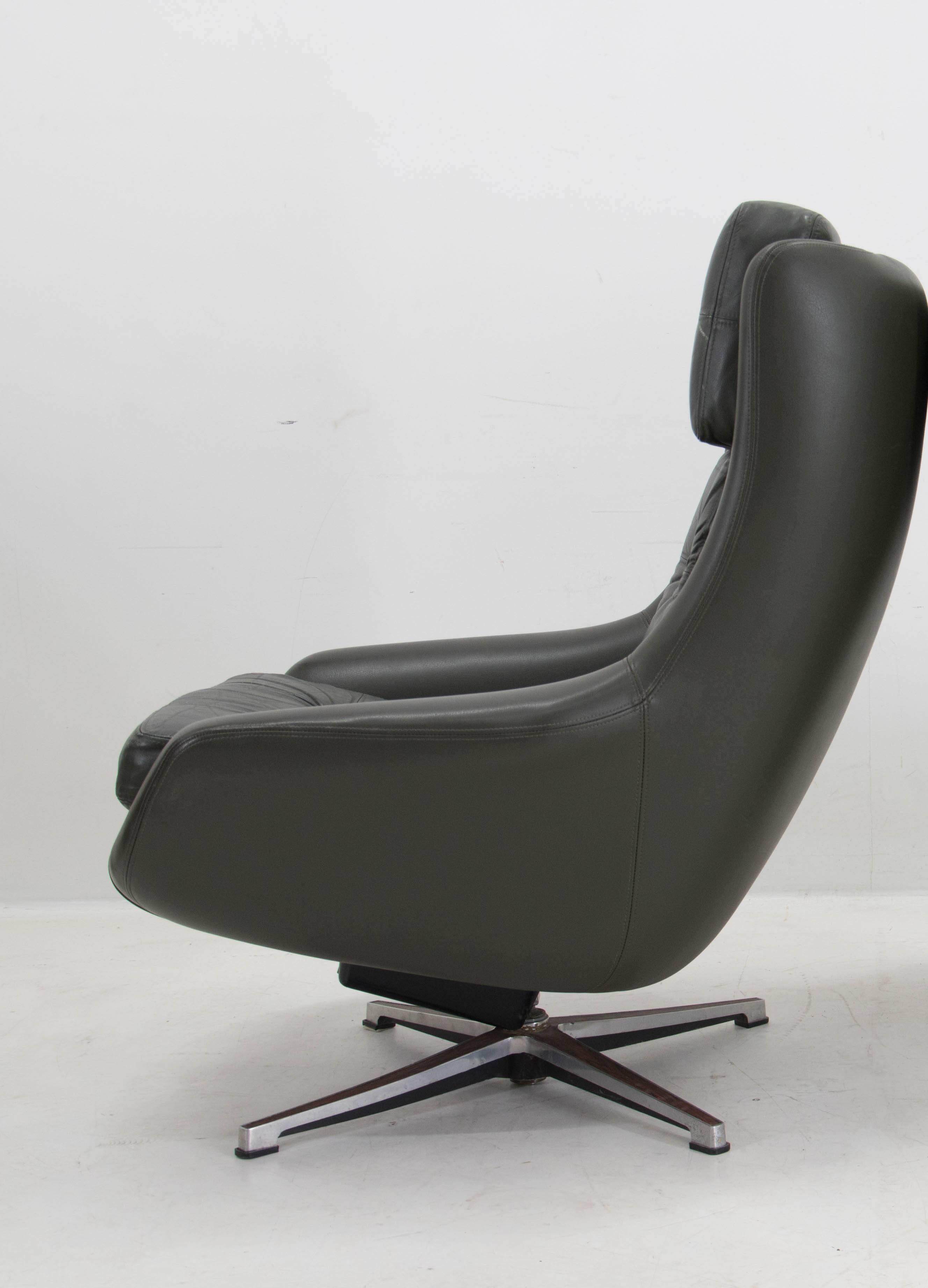 Midcentury Swivel Rocking Armchair, Peem, Finland, 1970s