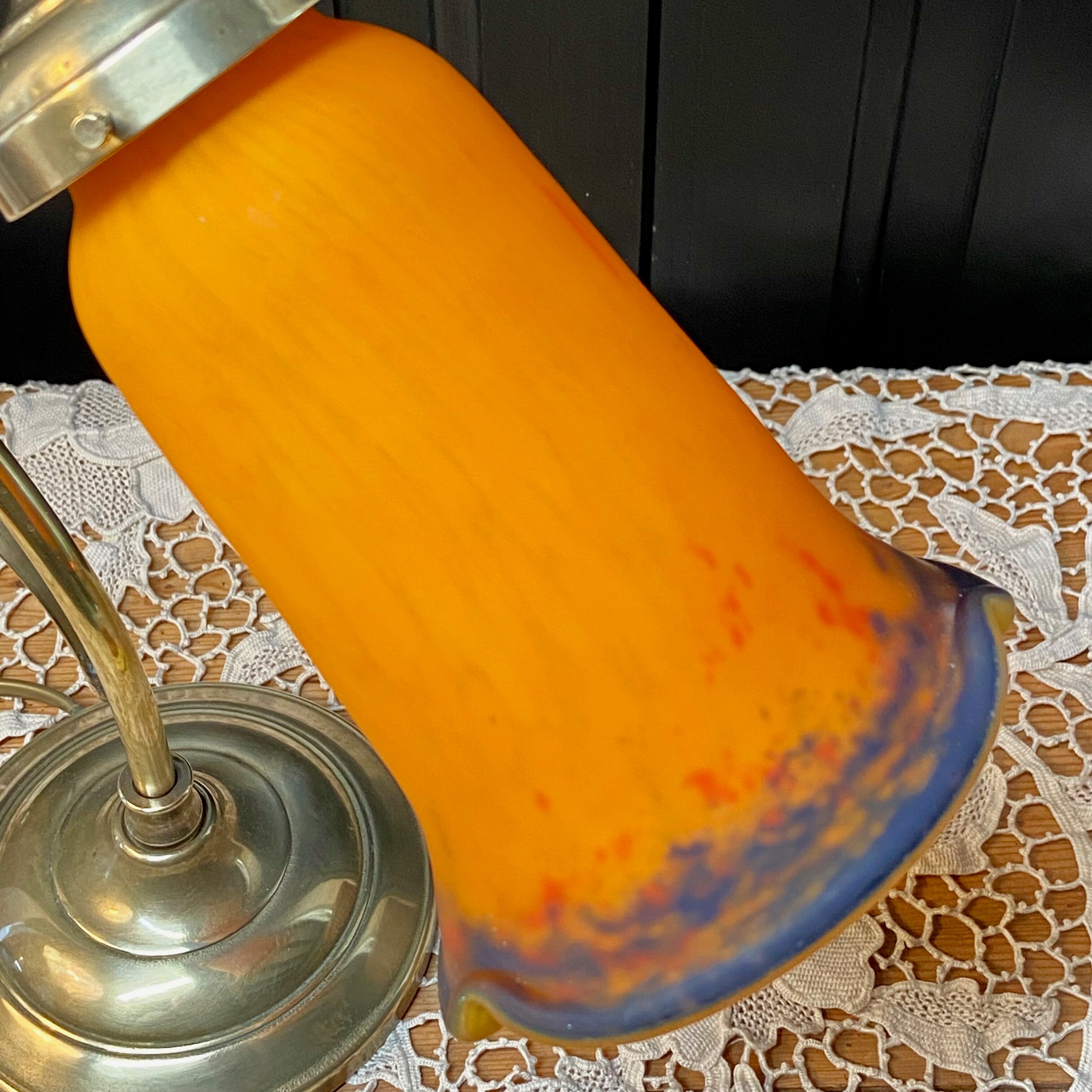 Lampe laiton et pâte de verre art déco