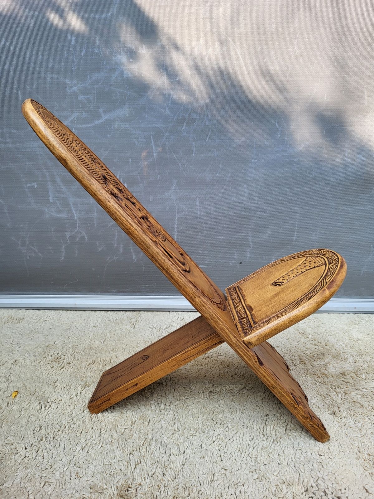 Chaise africaine bois sculpté escamotable