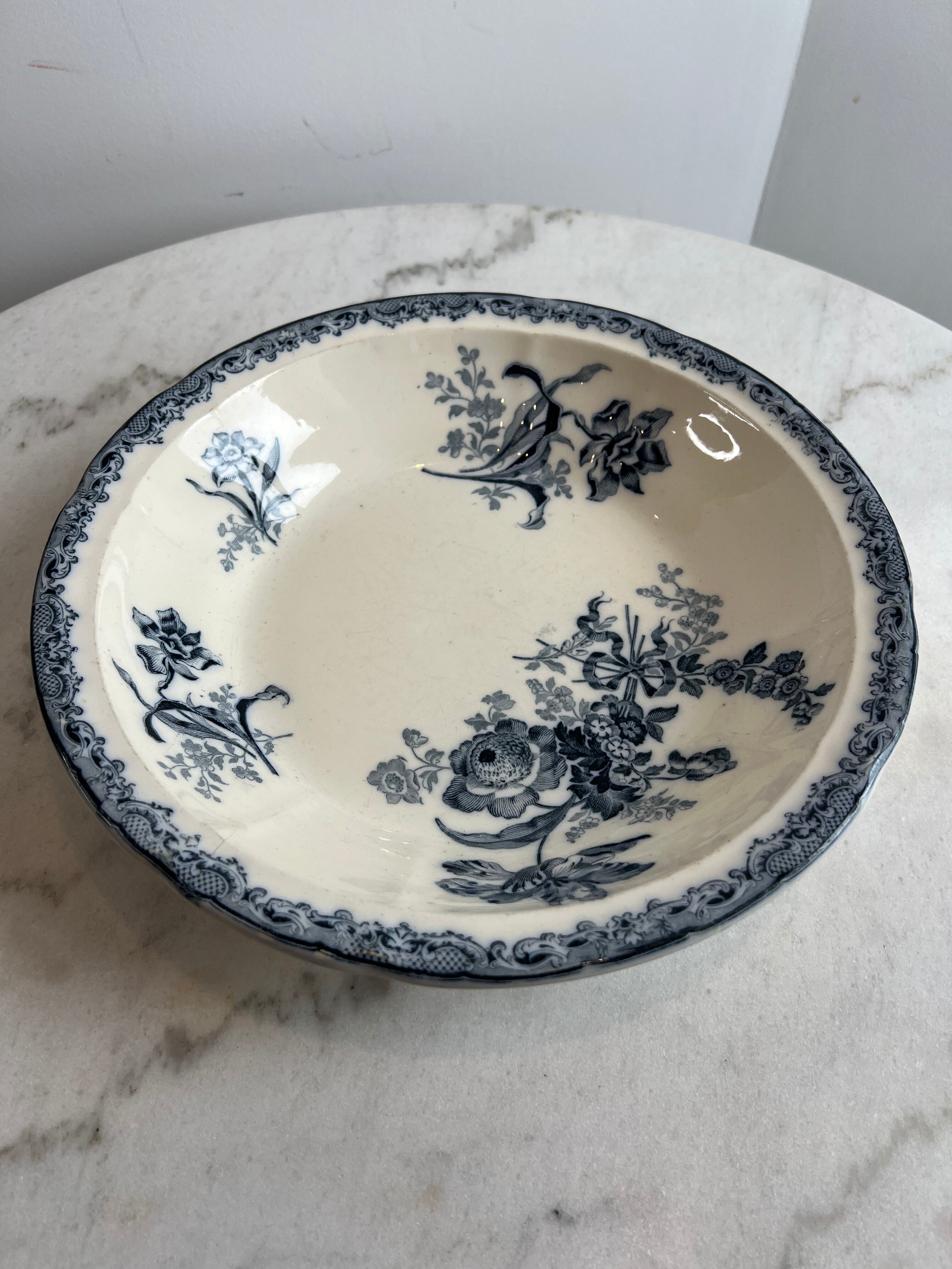 Large presentation dish Sarreguemines Fontanges ironstone