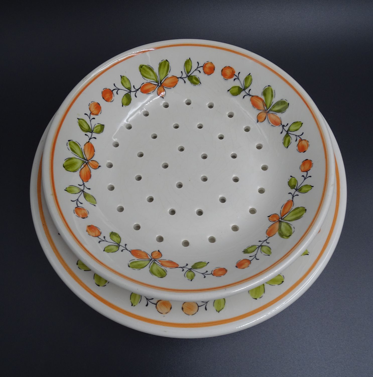Beautiful set plate to drain strawberries in Gien earthenware