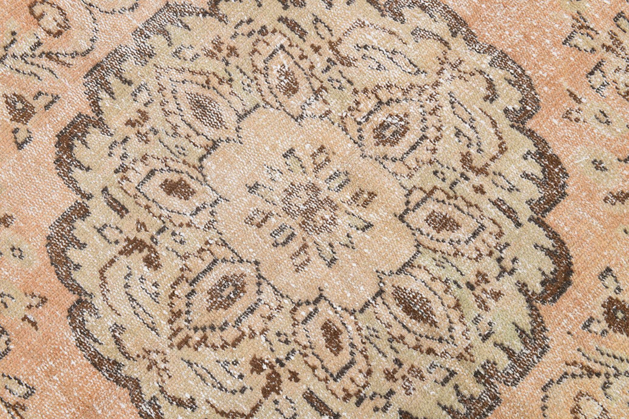 Madallion classic style distressed rug 266x161 cm