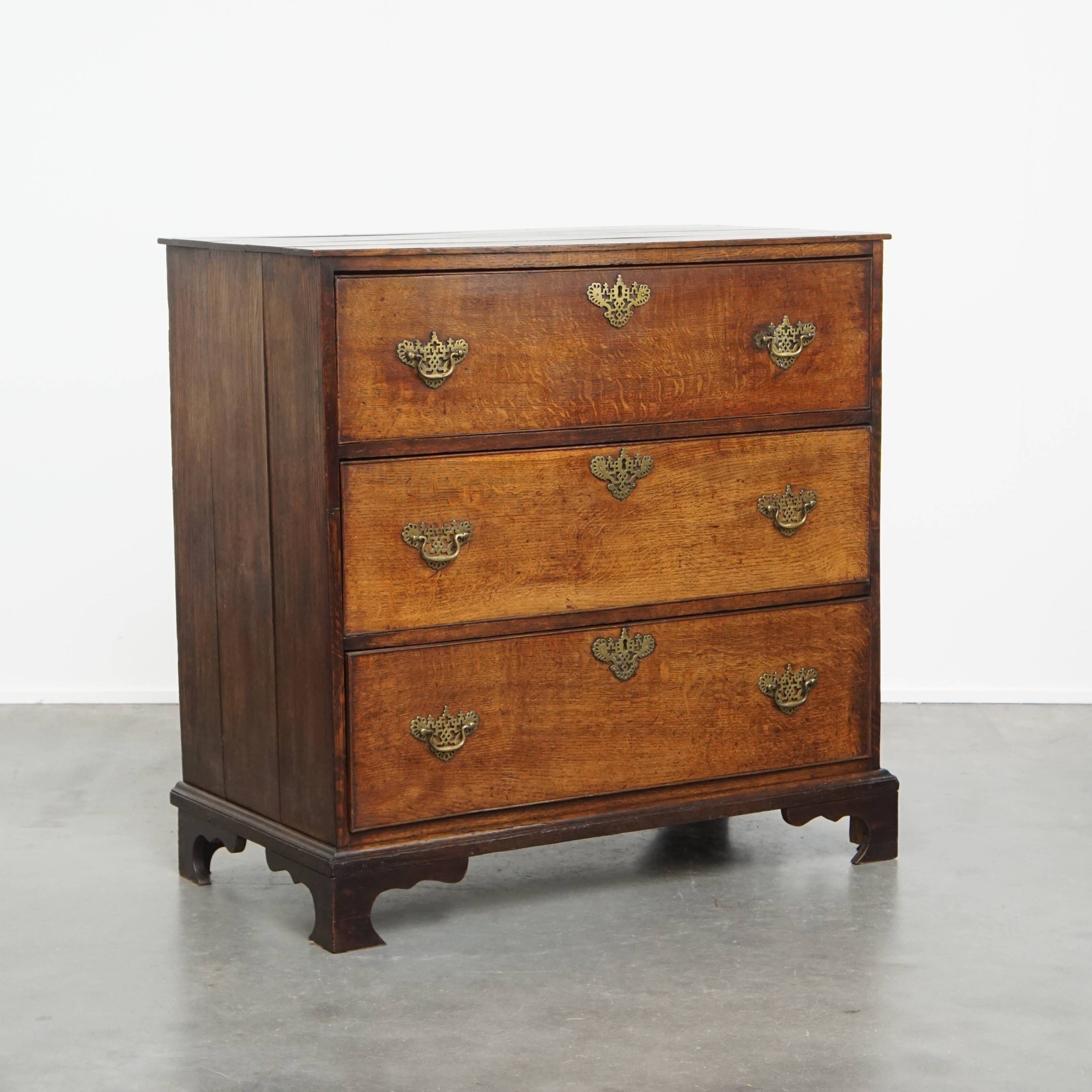 Commode anglaise ancienne du XVIIIe siècle à 3 tiroirs