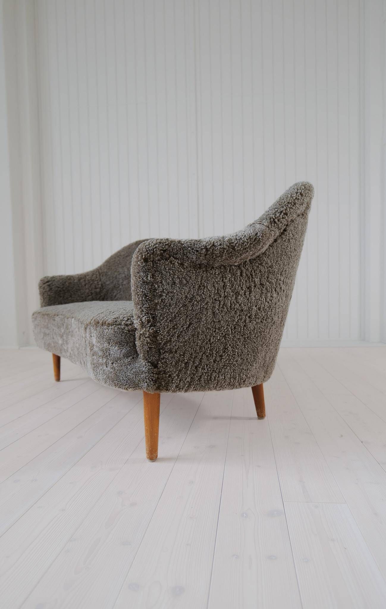 Canapé moderne du milieu du siècle en peau de mouton / shearling modèle 'Samspel' Carl Malmsten, 1956