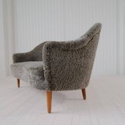 Canapé moderne du milieu du siècle en peau de mouton / shearling modèle 'Samspel' Carl Malmsten, 1956