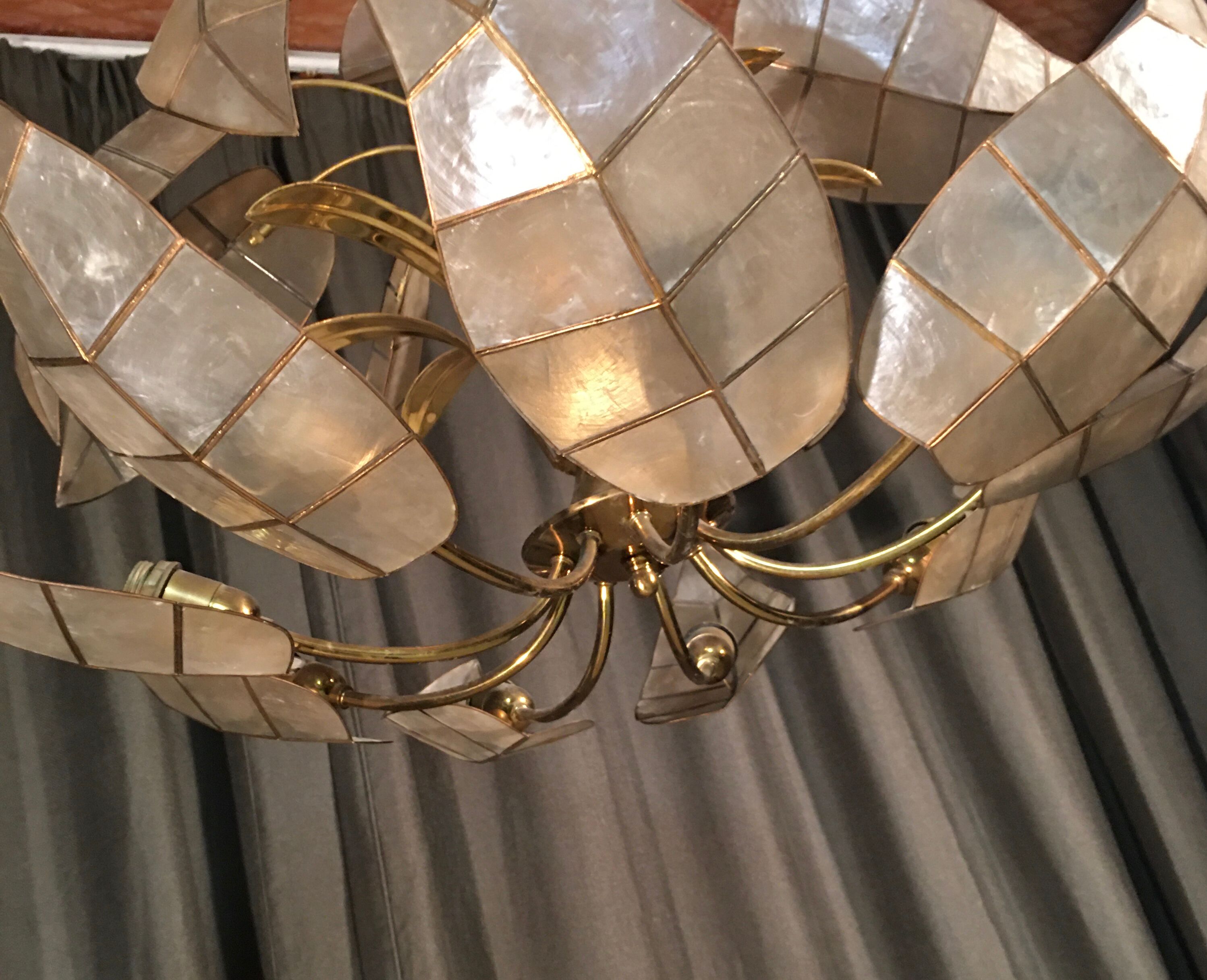 Mother-of-pearl light 1970