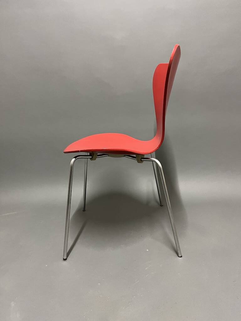 Chair by arne jacobsen