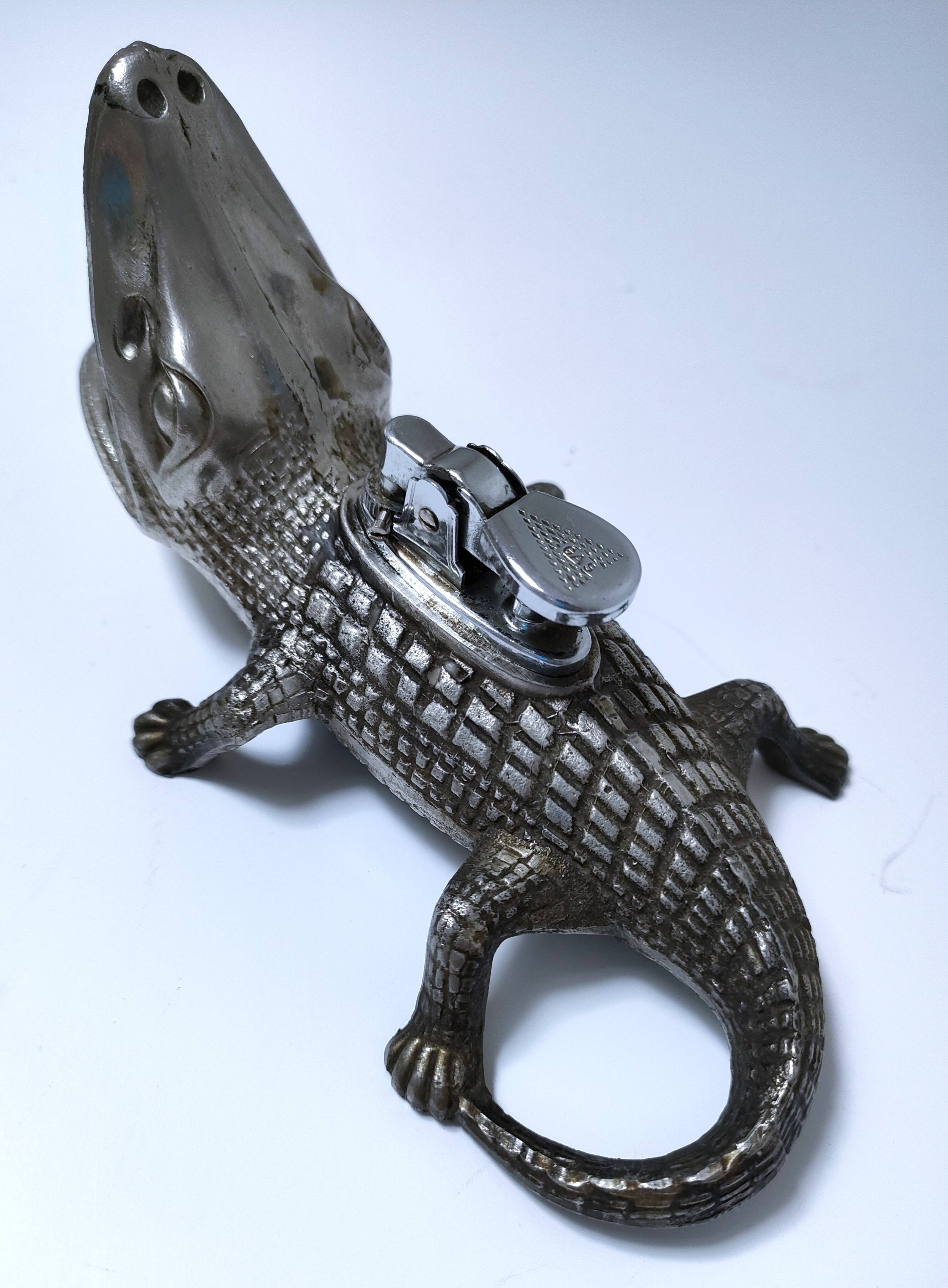 Vintage silver metal crocodile alligator lighter ashtray