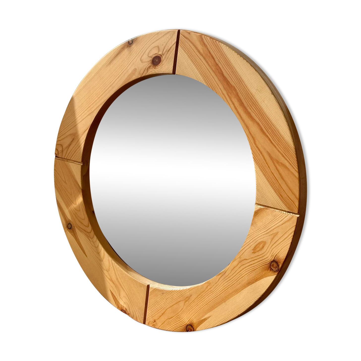 Round mirror in raw wood