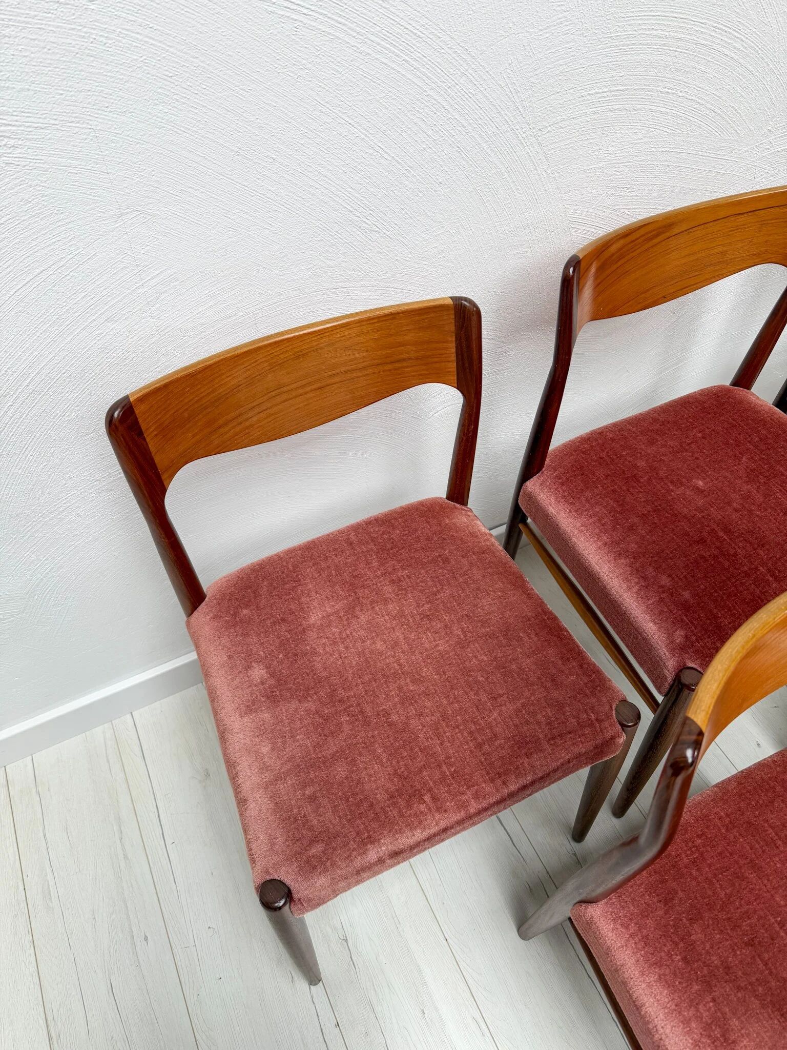 Ensemble de 6 chaises de salle à manger danoise des années 1960 en teck au design mid-century.