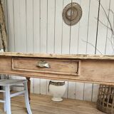 Farm table
