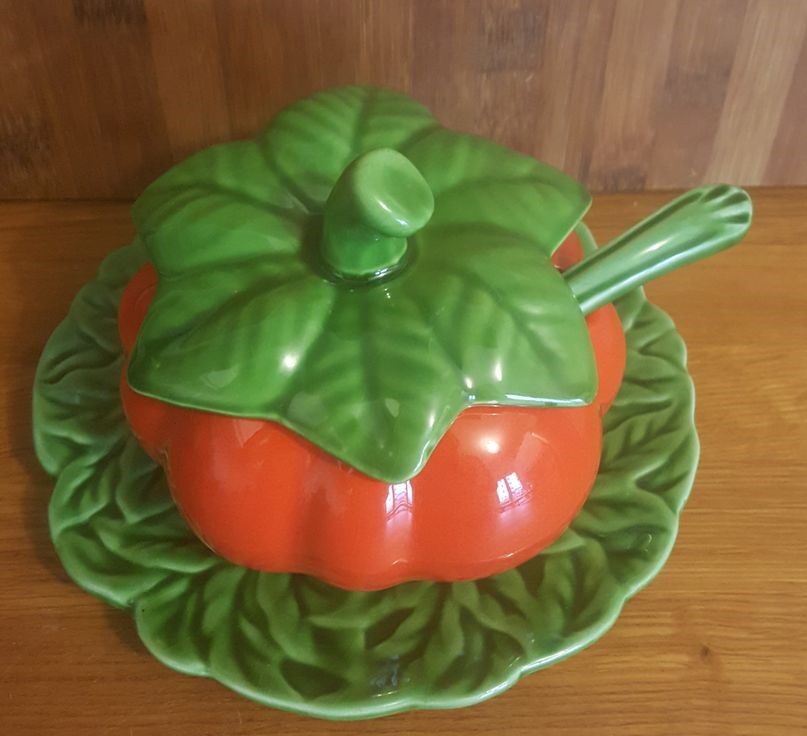 Vintage tomato-shaped slurry