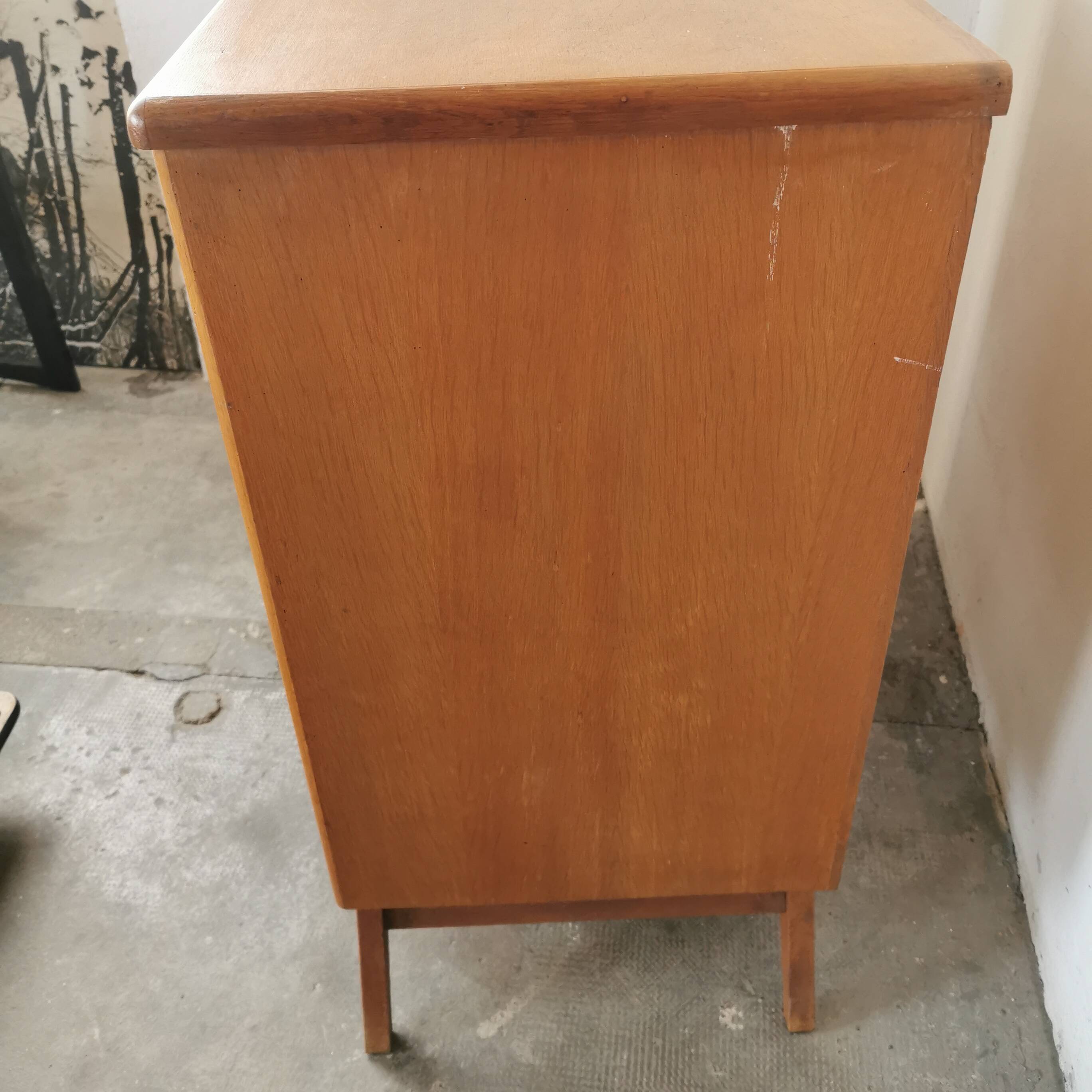 Vintage chest of drawers with compass legs, in oak.