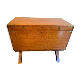 Boat trunk furniture on feet