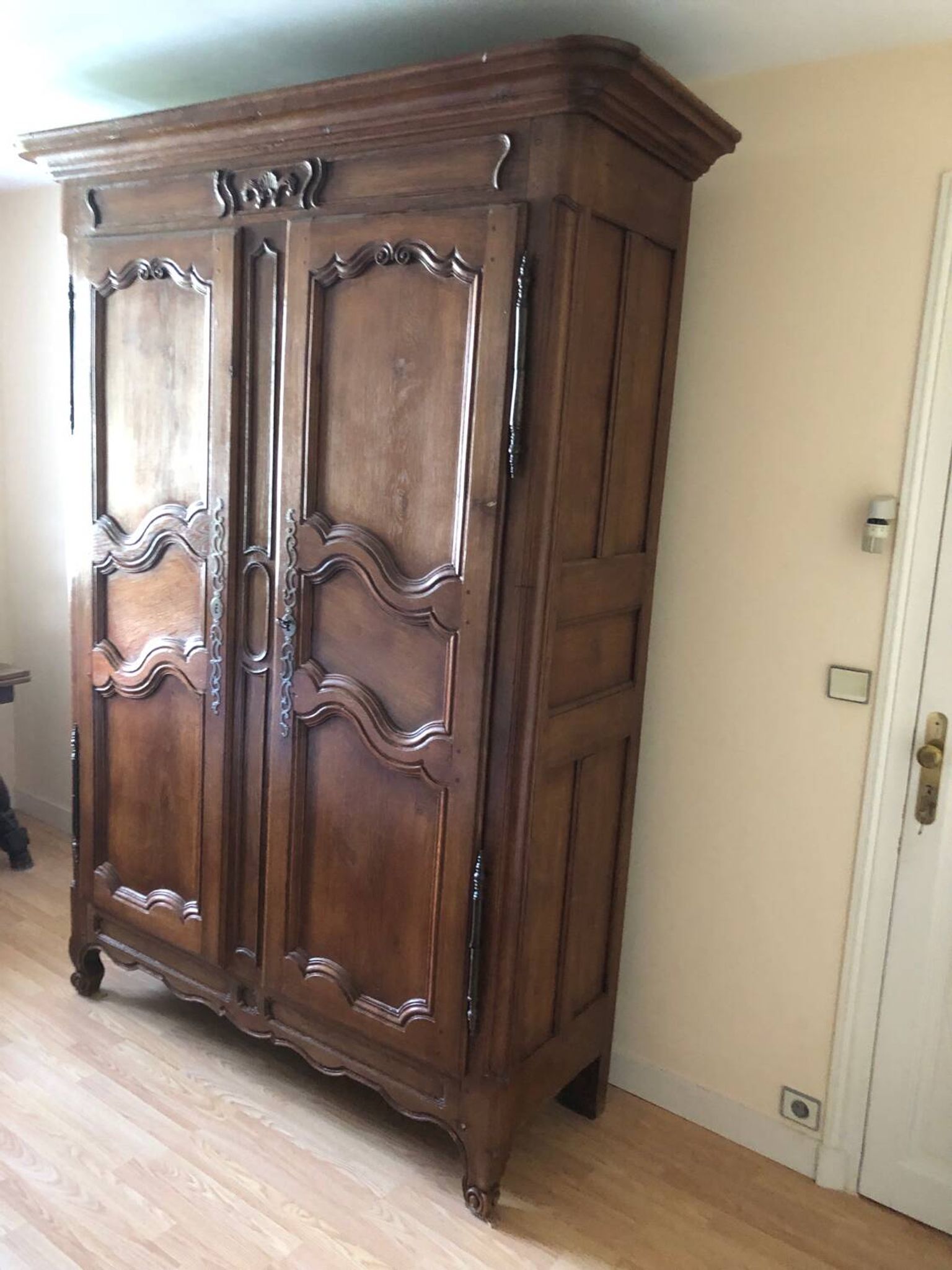Armoire en chêne style Louis XV