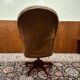 Chaise de directeur Chesterfield classique en cuir marron