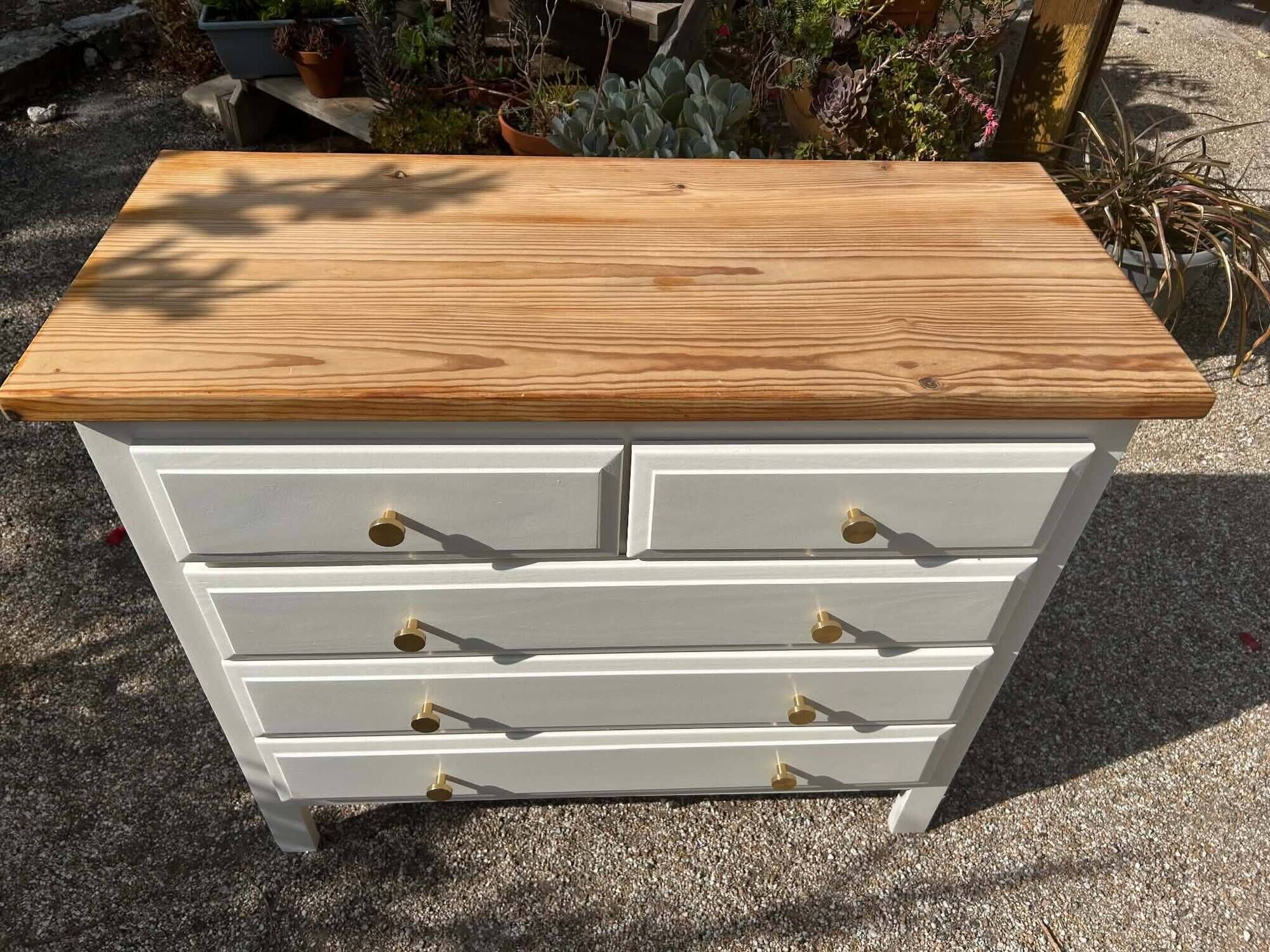 Modern chest of drawers