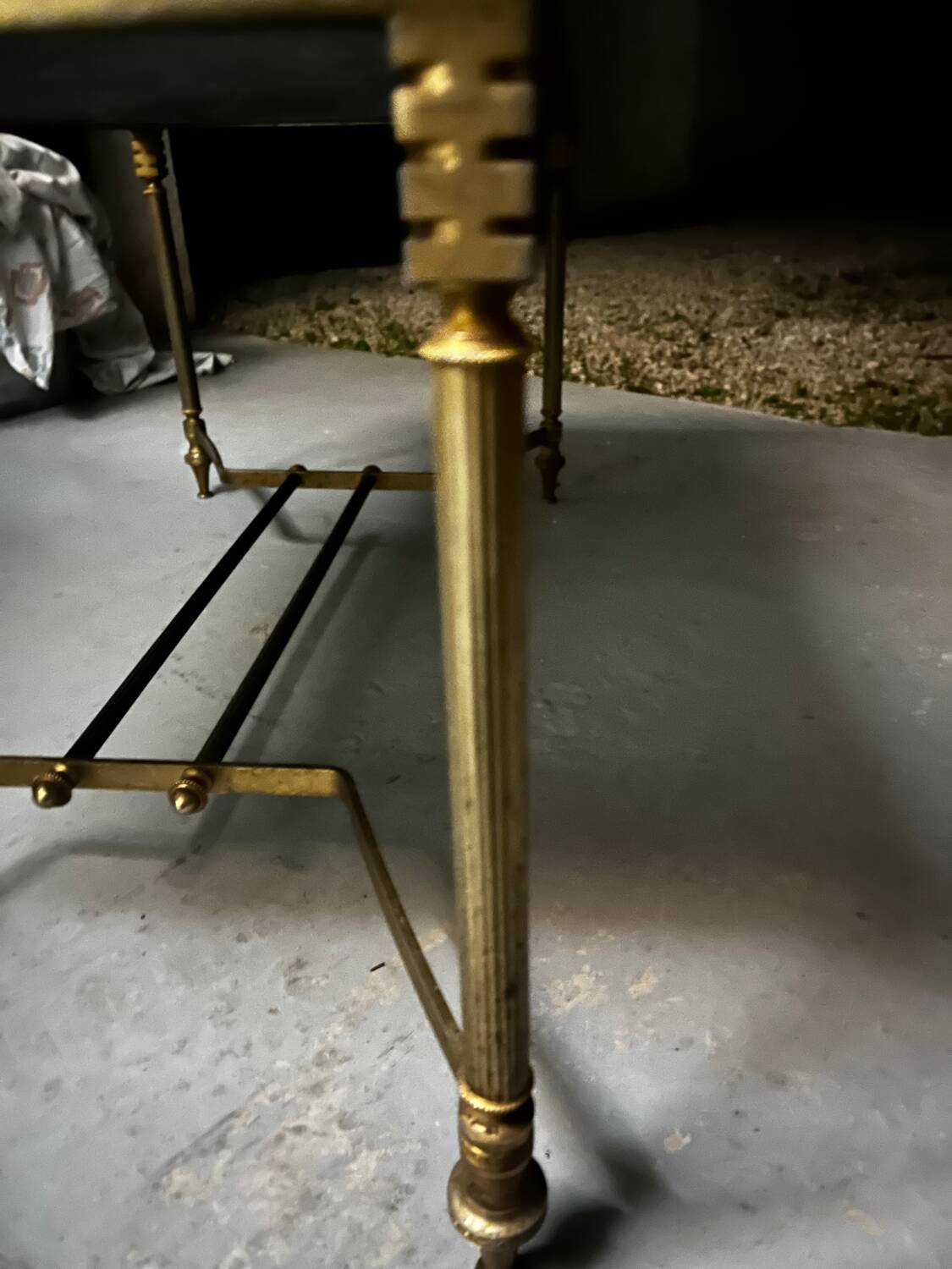 Art Deco coffee table in green marble – An elegant and refined piece.
