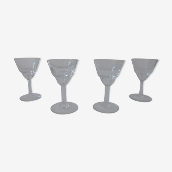 Lot 4 verres à liqueur cristal ciselé  Hauteur 8,6 cm Diamètre bord sup. 5,1 cm