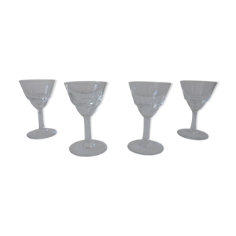 Lot 4 glasses with chiseled crystal liquor Height 8.6 cm Diameter upper edge 5.1 cm