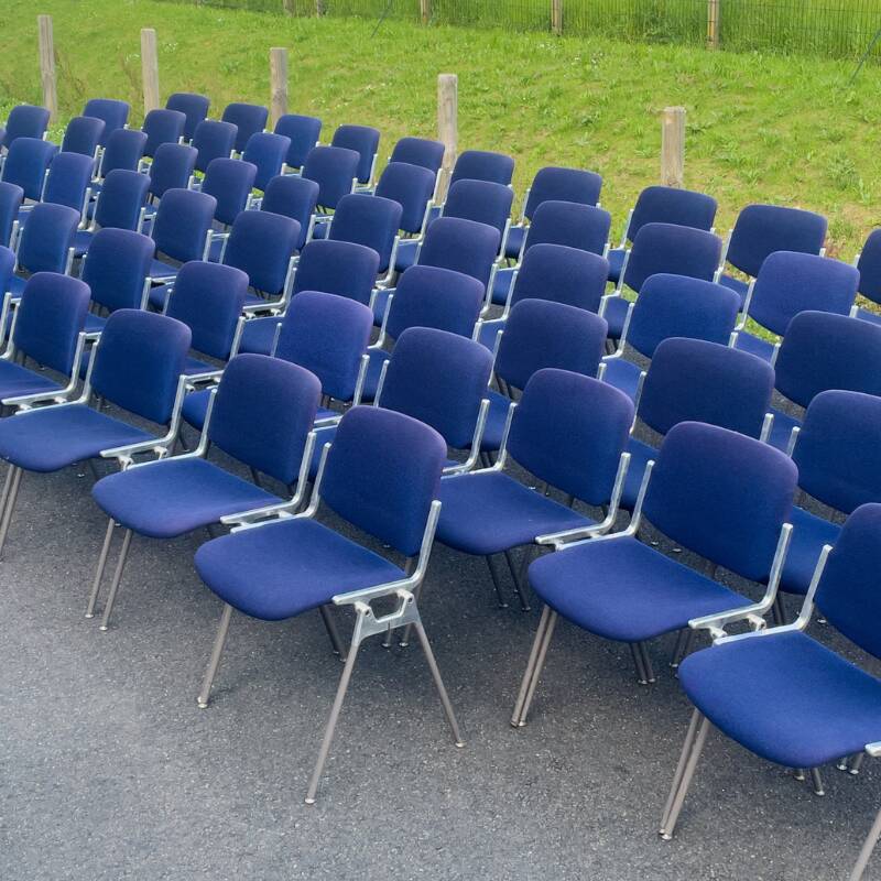 Lot de 20 chaises DSC 106 bleues de Giancarlo Piretti pour Castelli.
