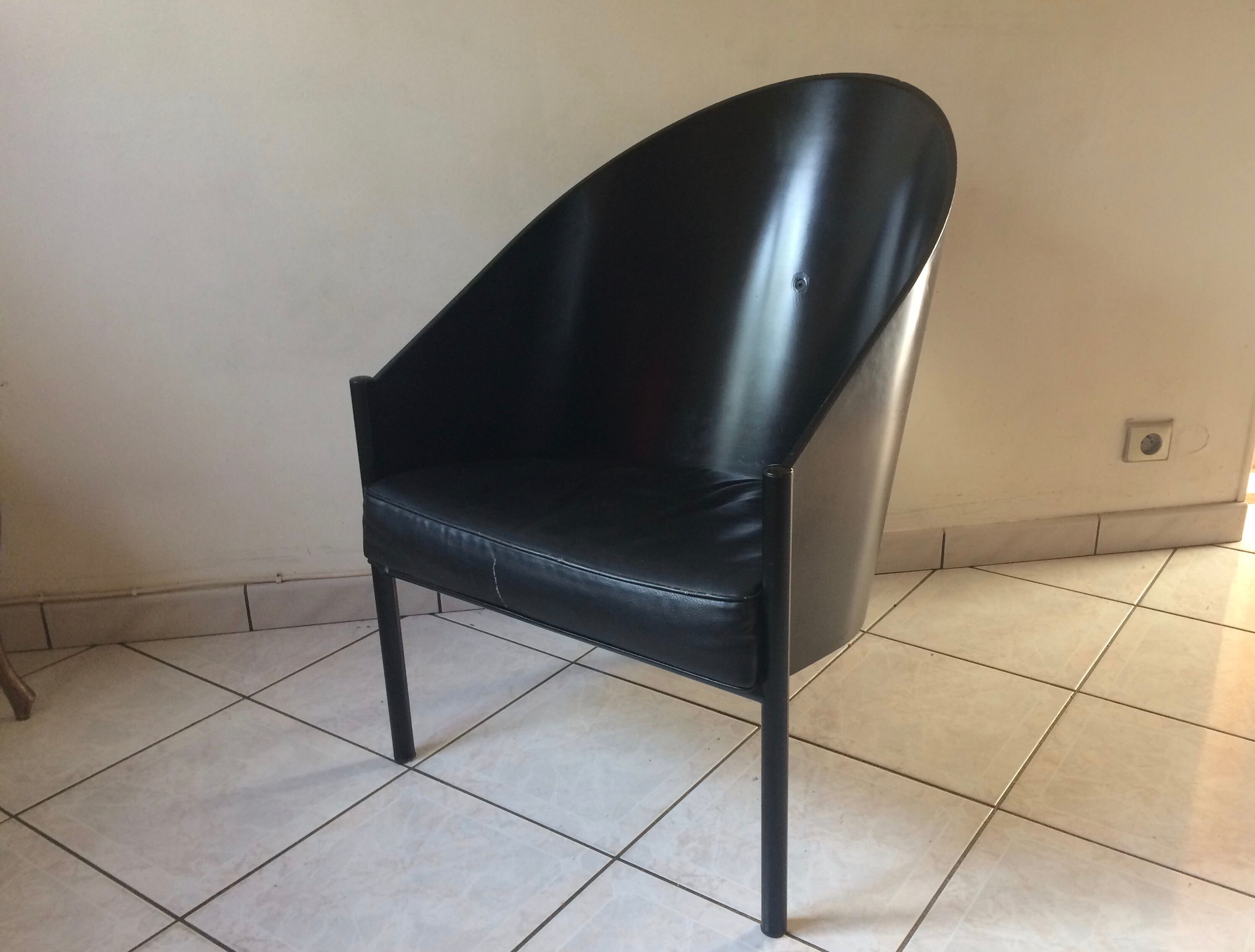 Fauteuil Pratfall design Philippe Starck édité par Driade en 1984