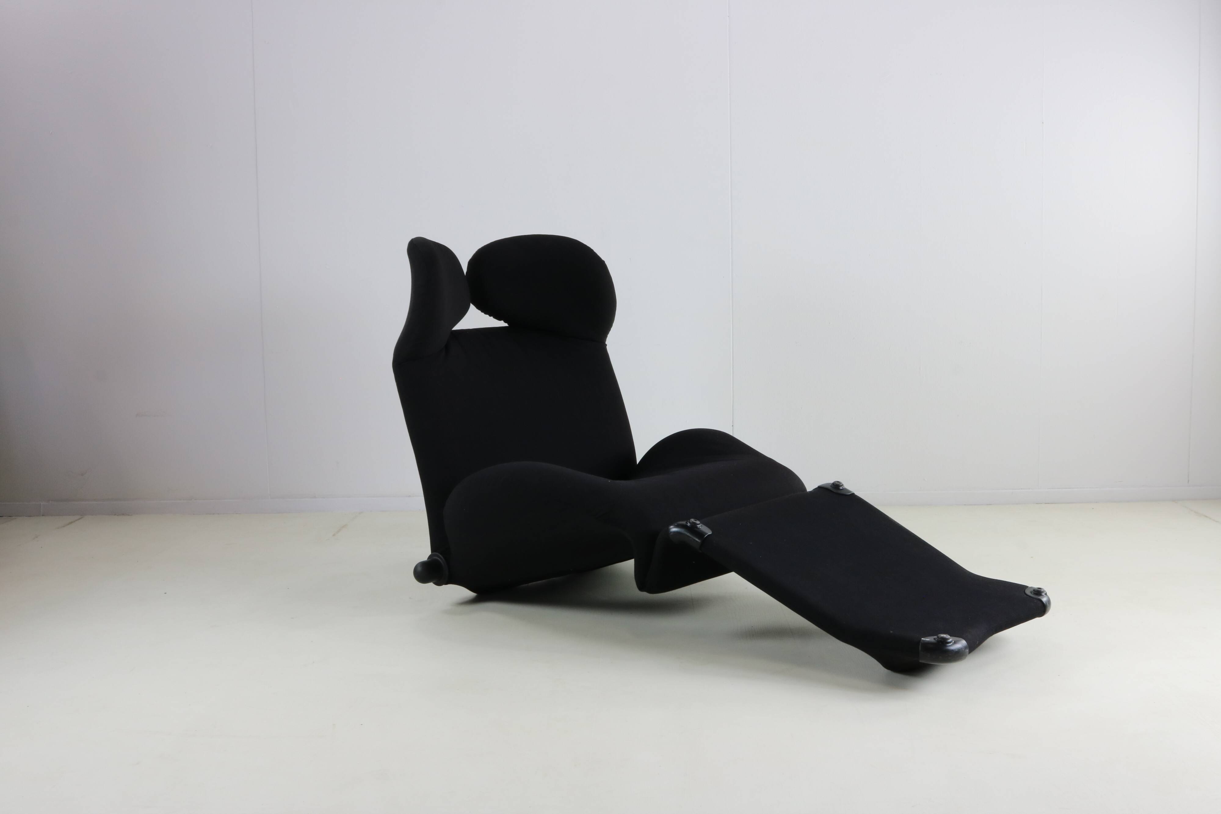 Eighties design easy chair / chaise-longue by Toshiyuki Kita for Cassina