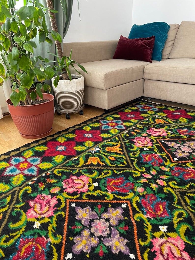 Oltenian floral rug, handwoven in wool, Romania