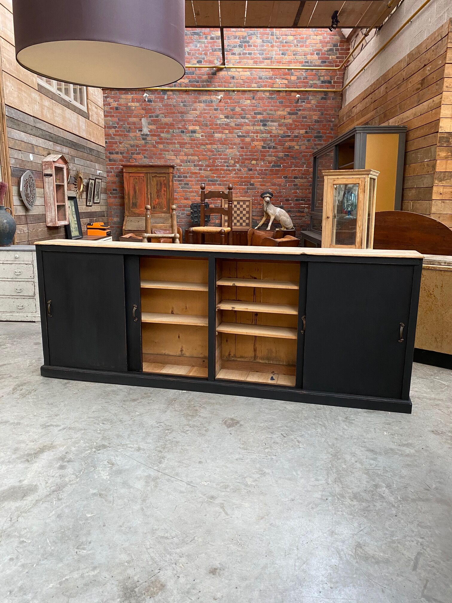 Trade furniture with sliding doors
