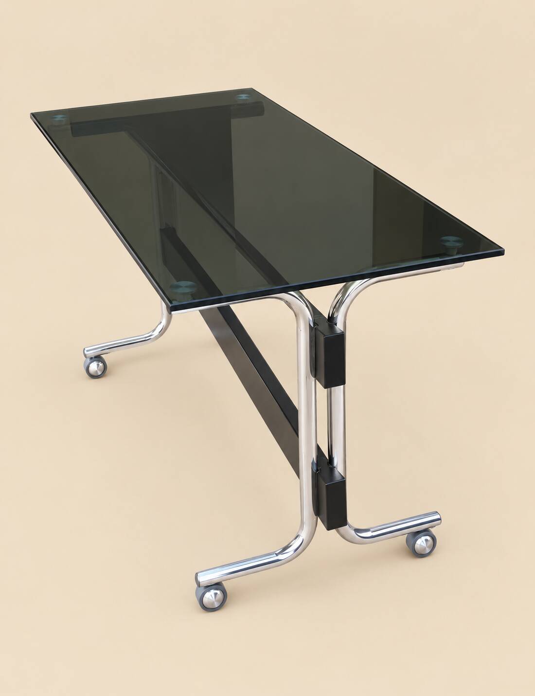 Petite table sur roulettes années 70