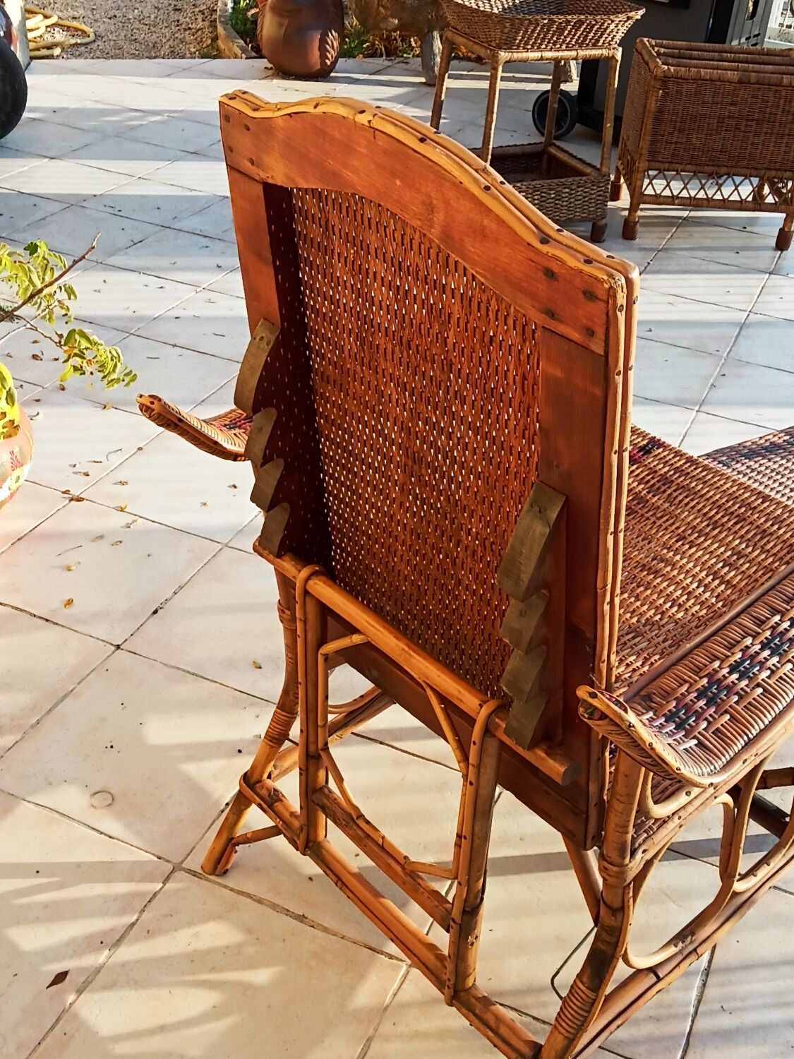 Rattan chaise longue