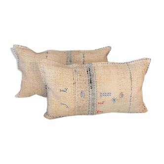 Paire de coussins toile ancienne style kilim - Broderies main et initiales