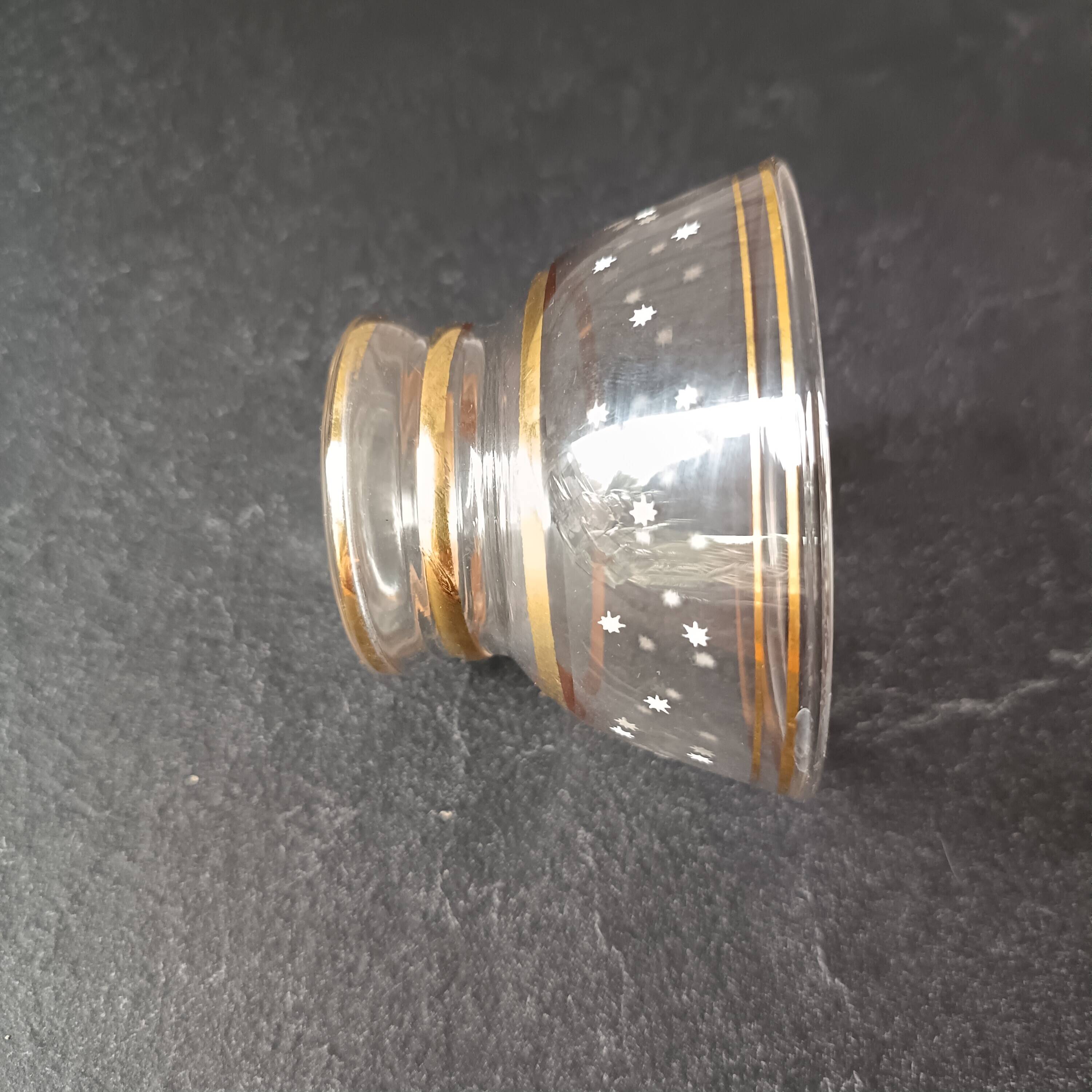 6 vintage champagne glasses from the 50s with gold trim and white stars
