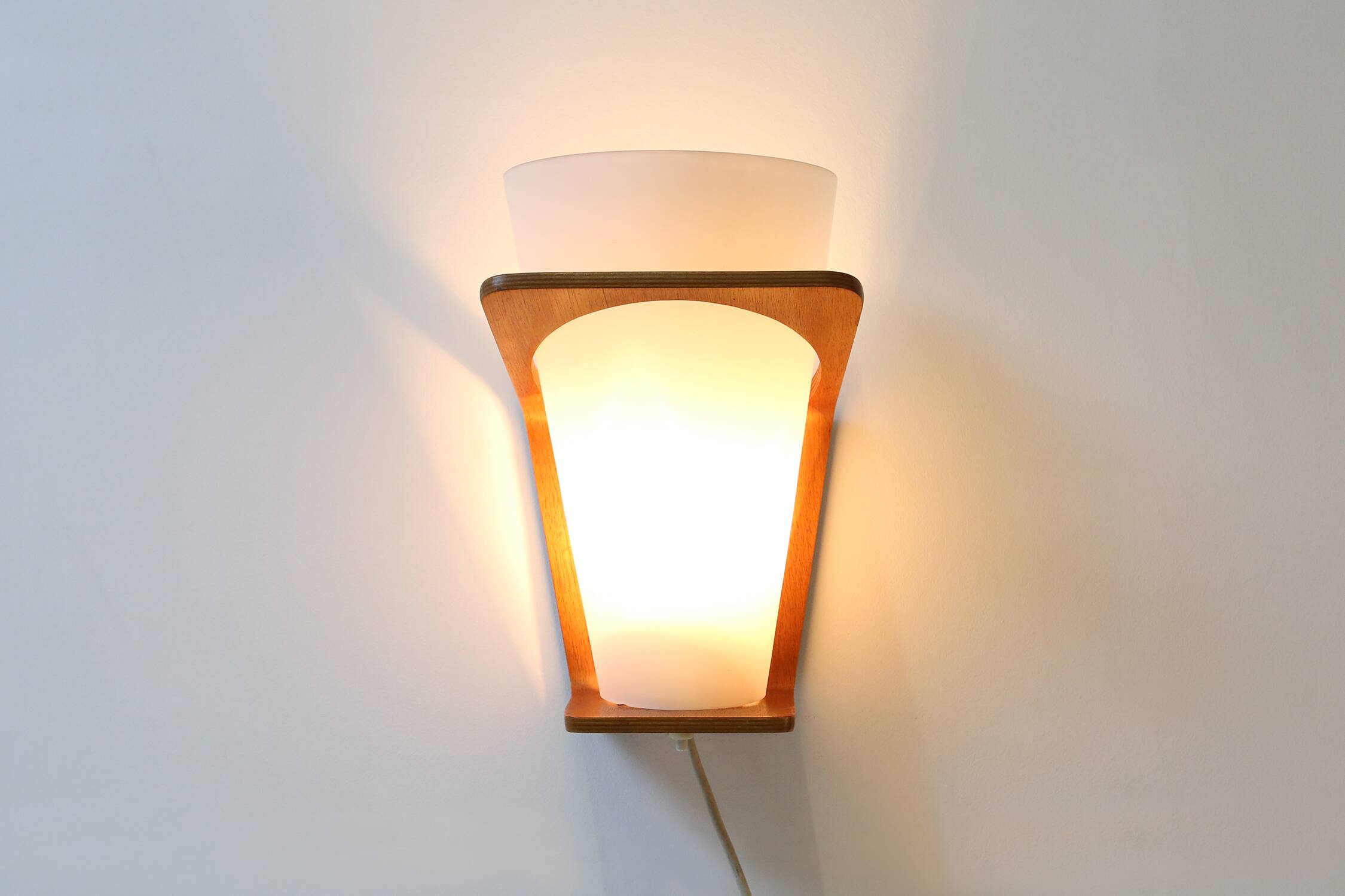 Wall lamp NX 41 by Louis Kalff for Philips in curved teak plywood, 1959