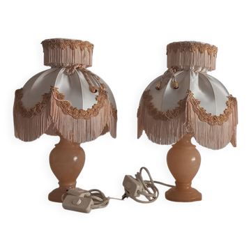 Paire de lampes en albâtre vintage et abat-jour à franges