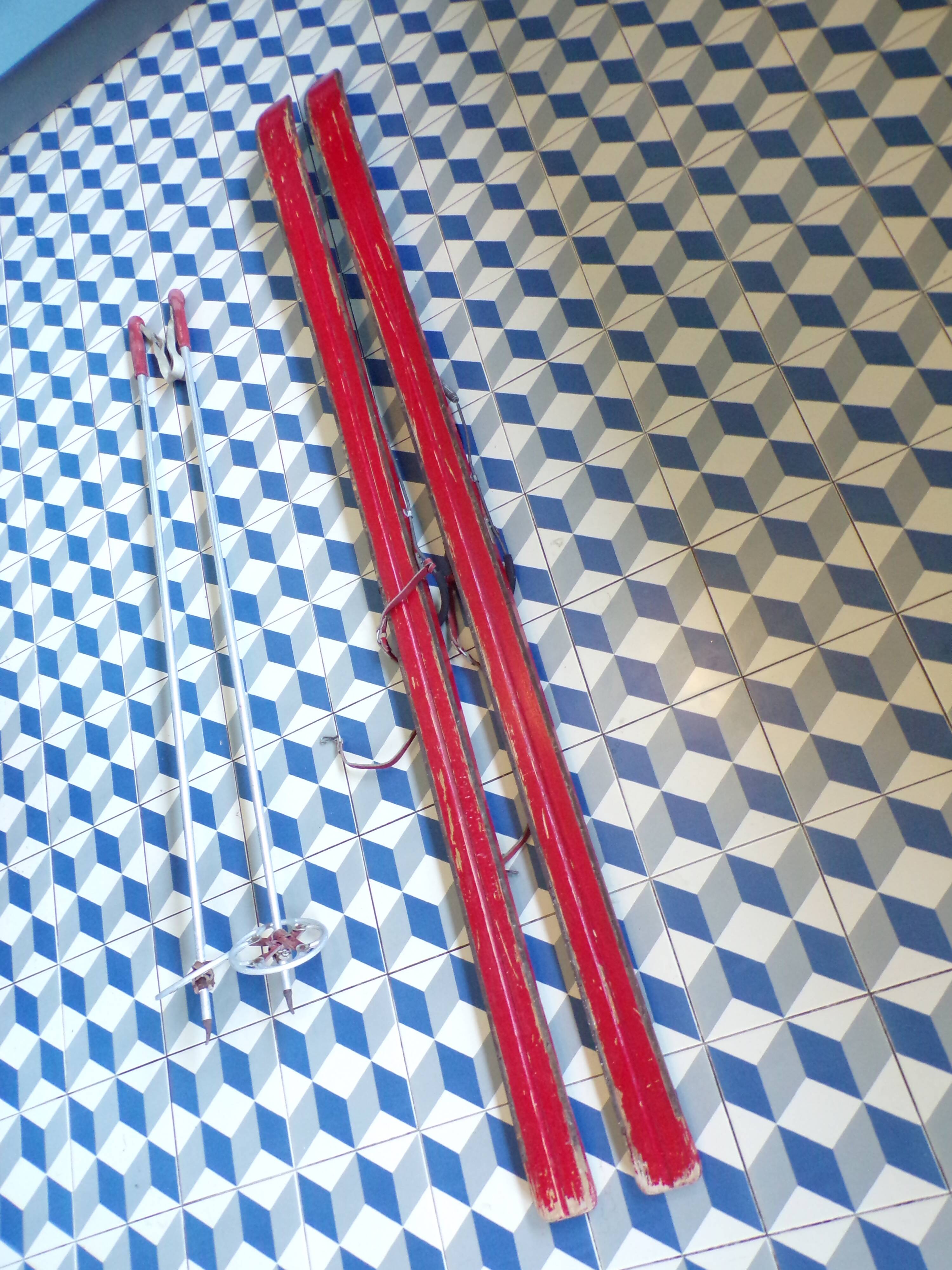 Pair of vintage skis and poles L=198cm