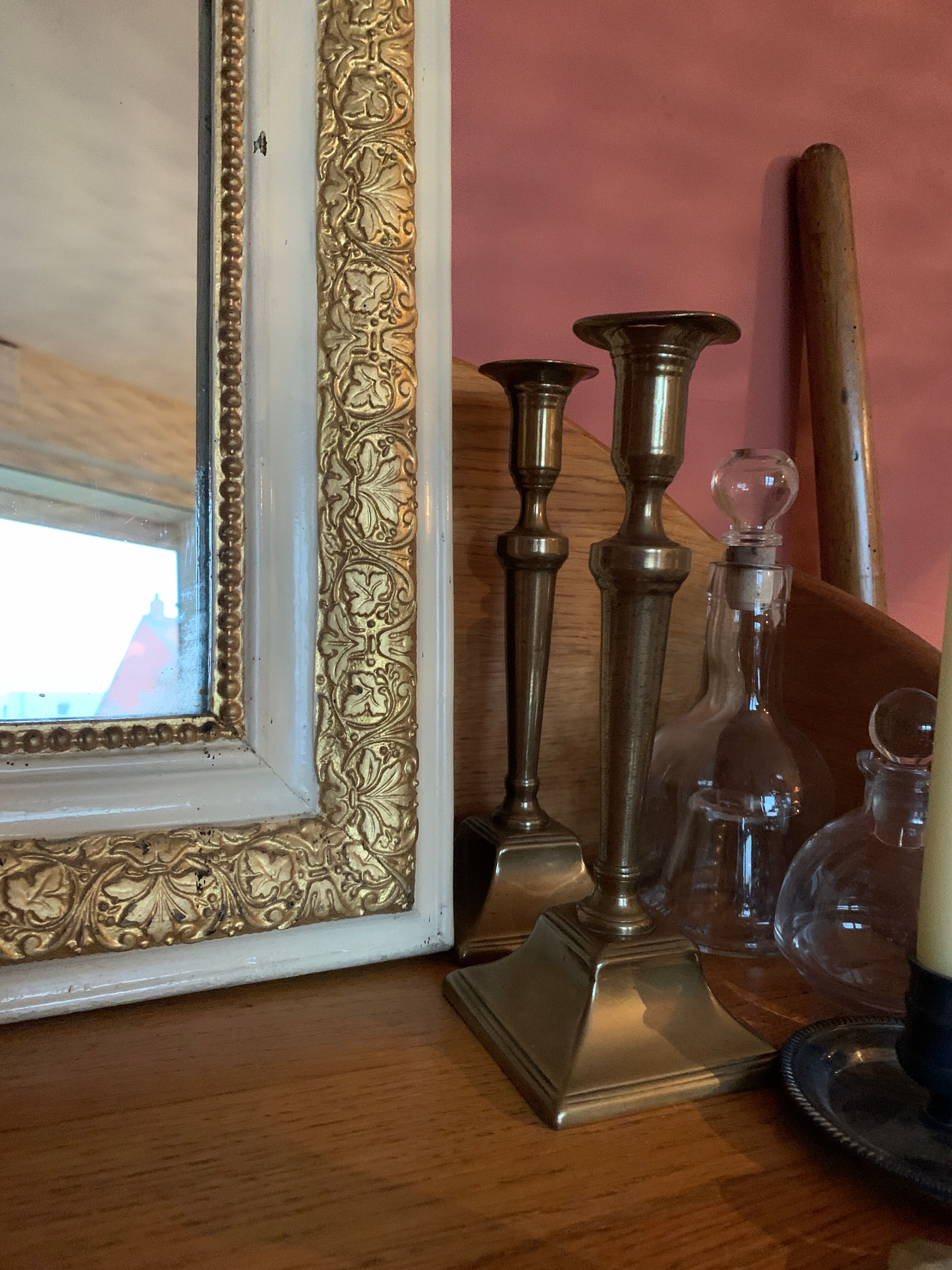 Louis Philippe Mirror Bonjour , Votre produit est refusé à ce jour en raison du manque d'une photo exhaustive je vous invite à vous tourner vers la sélection si vous avez des questions. selection@selency.com Bien à vous