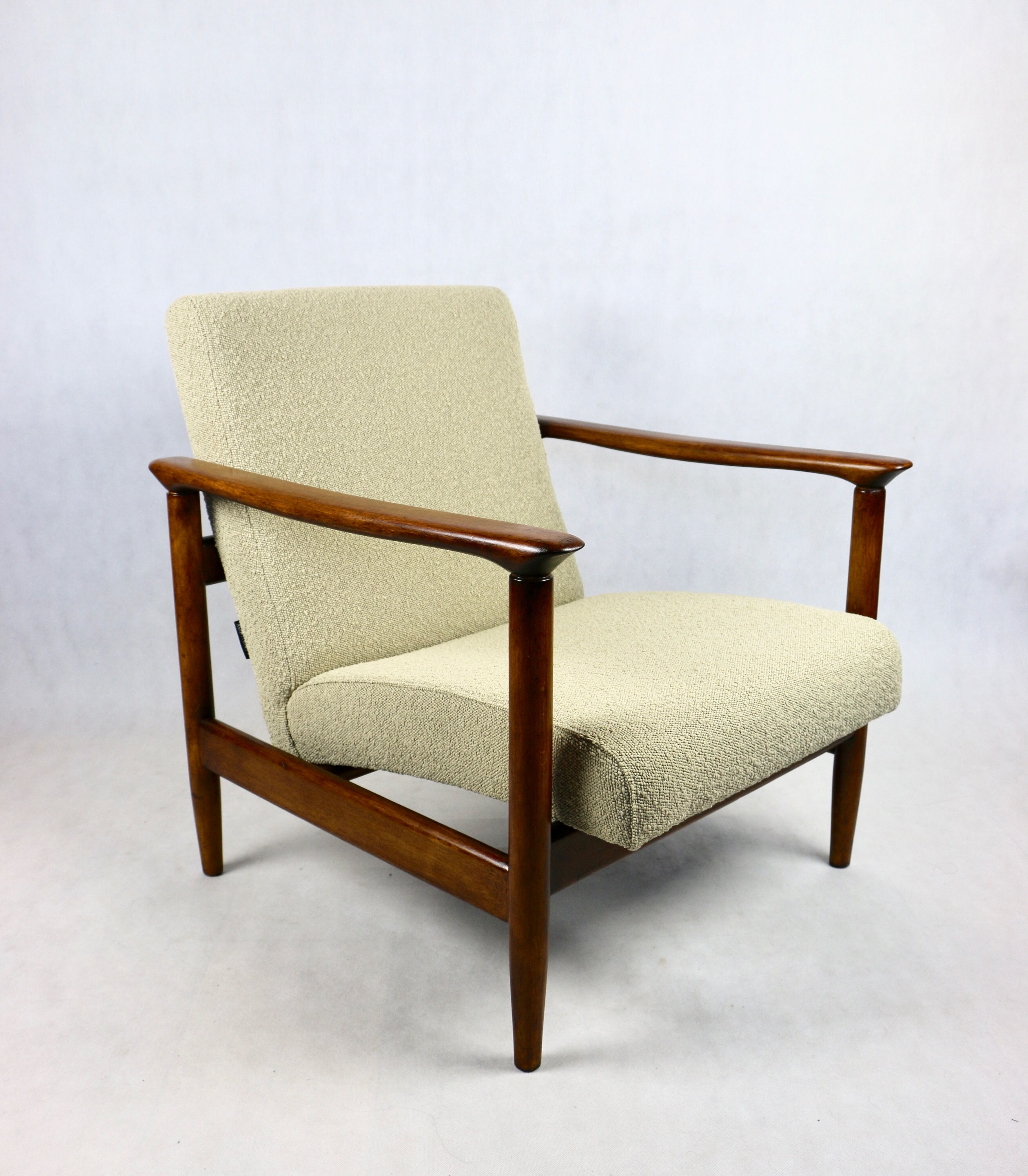 Beige boucle GFM-142 armchair, 1970s