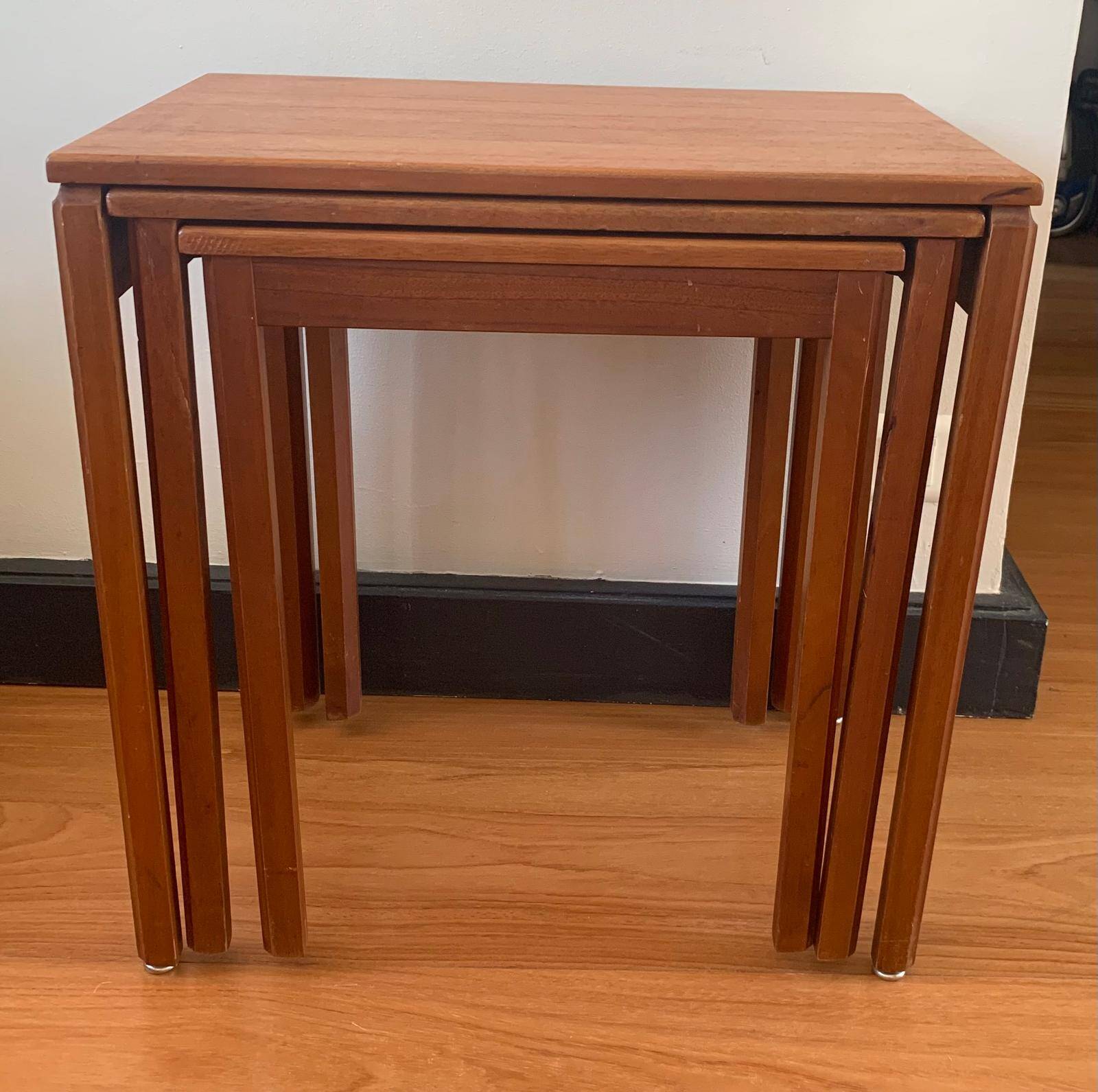 3 tables gigognes en teck massif design McIntosh, années 60