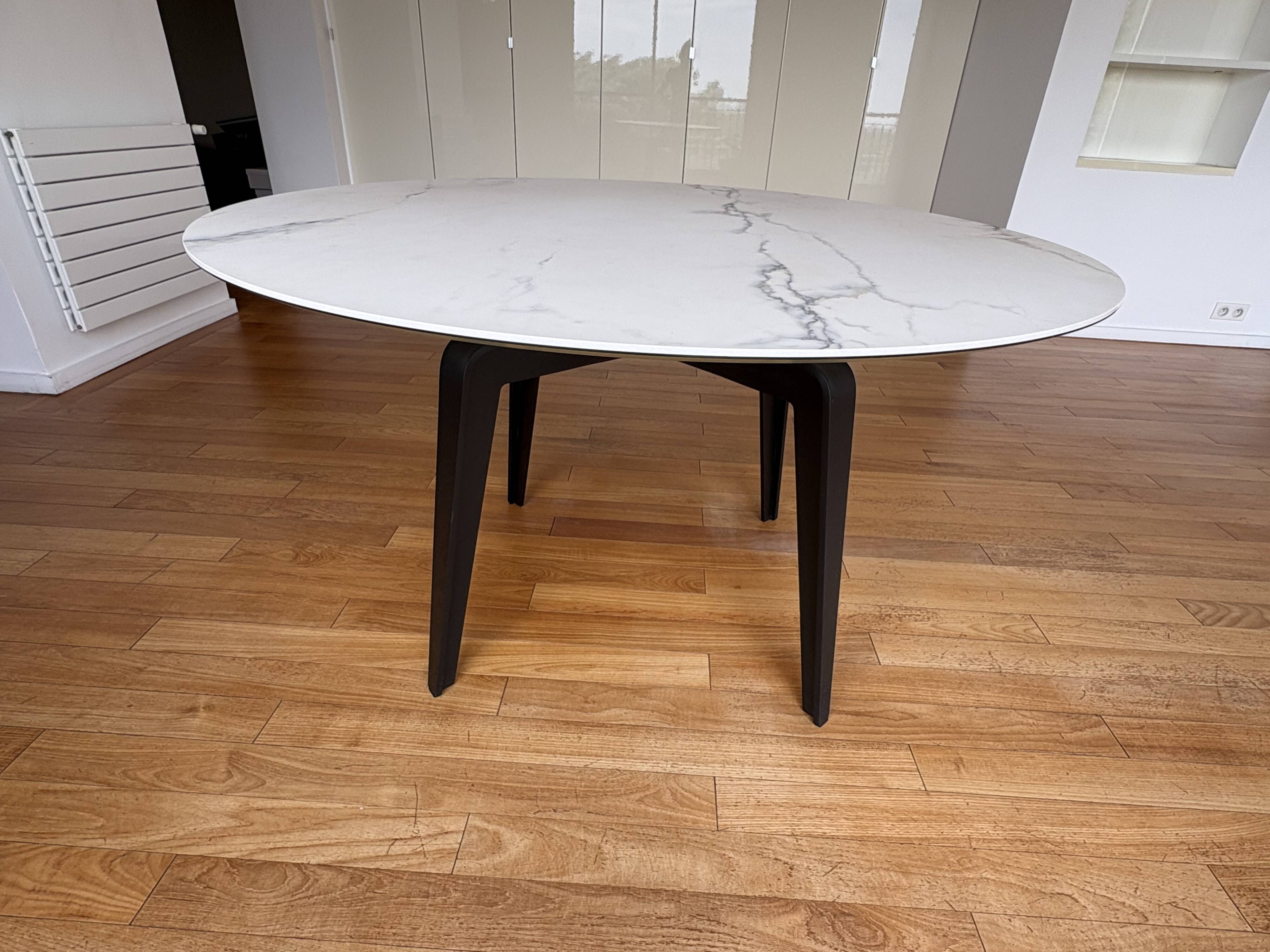 Table ronde Odessa Ligne Roset