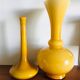 Vase looped soliflore in opaline yellow ochre