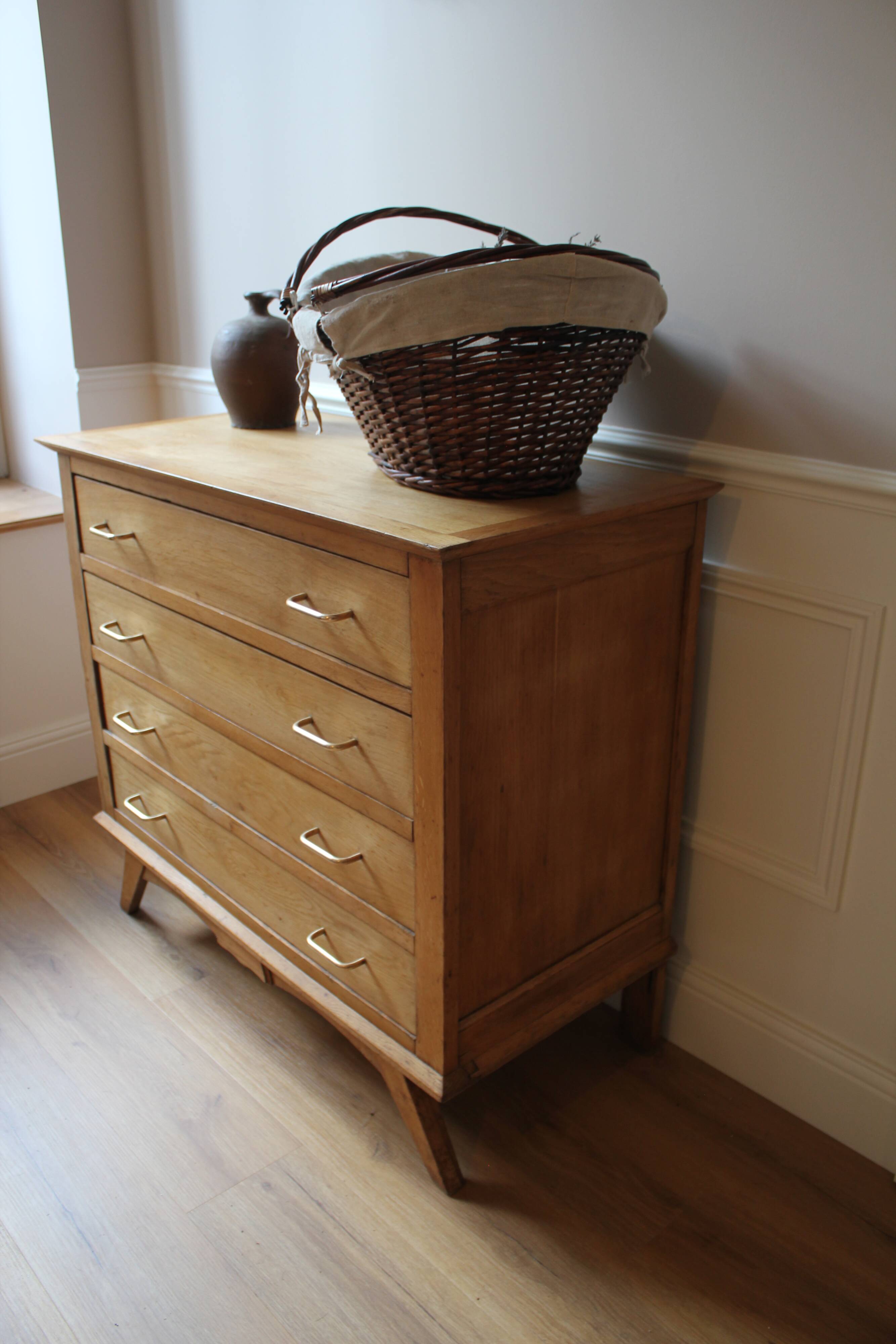 Compass foot chest of drawers