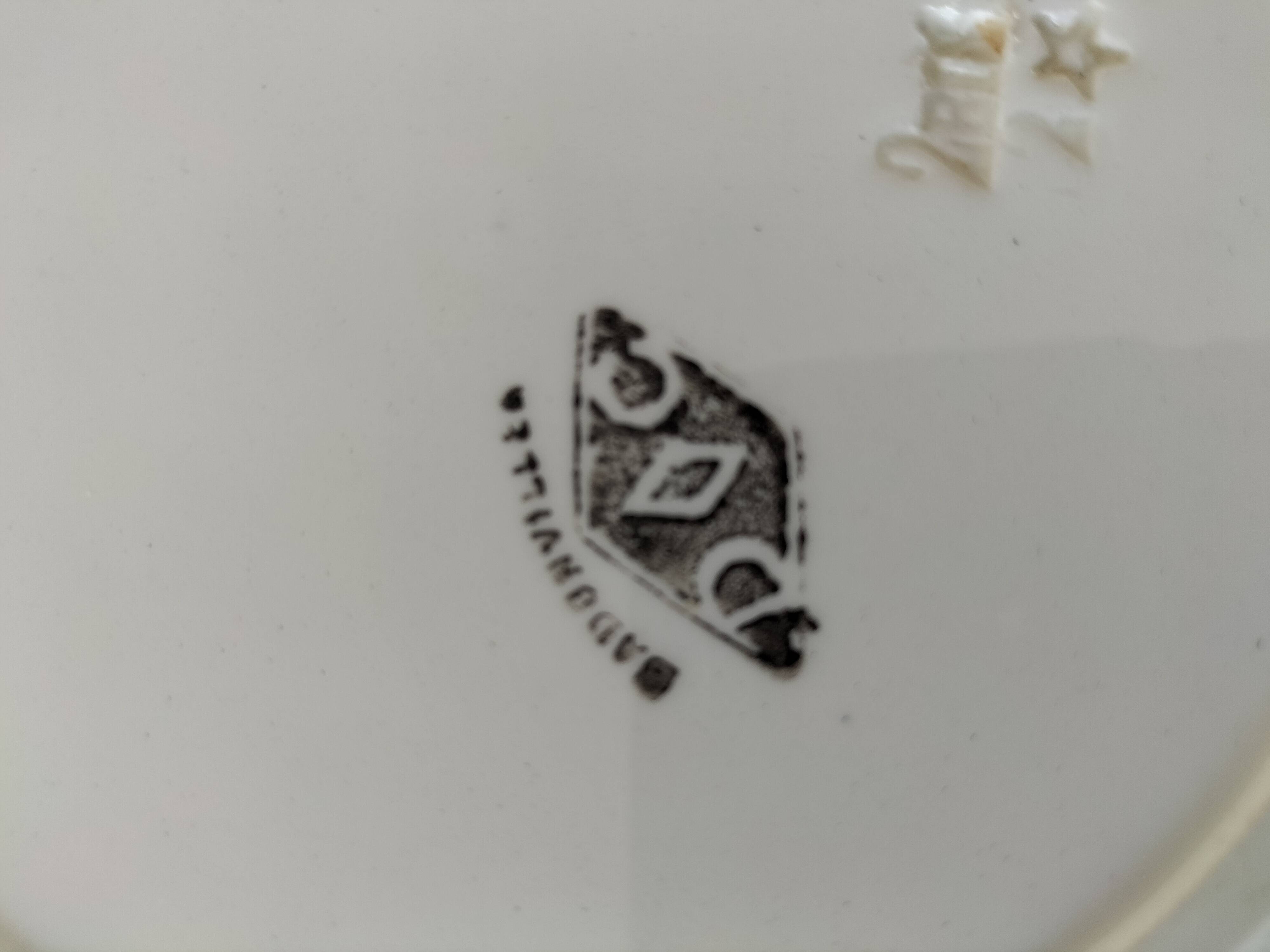 Dish decorated with apricot basket, Badonviller earthenware factory