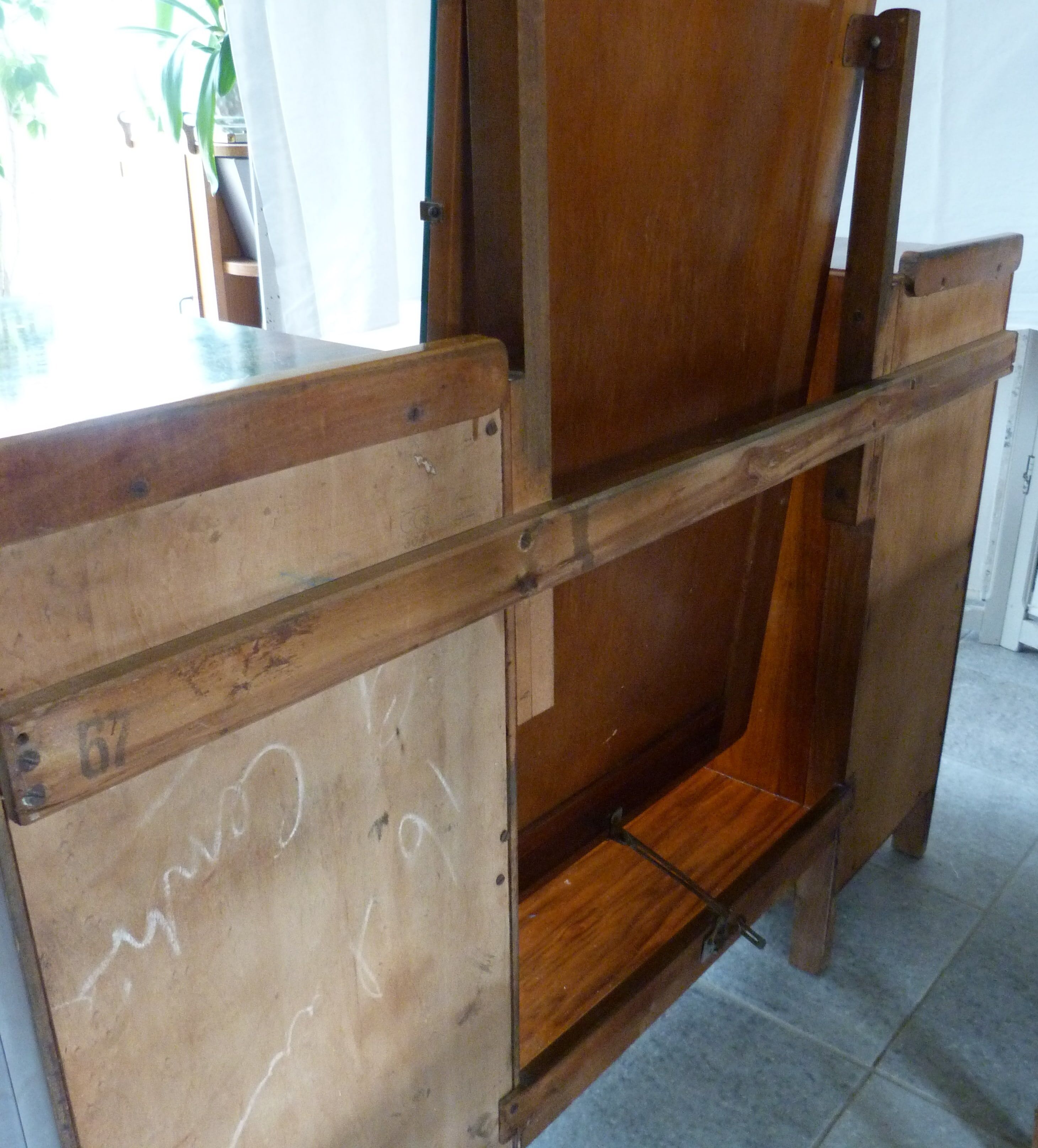 Art Deco hairdresser