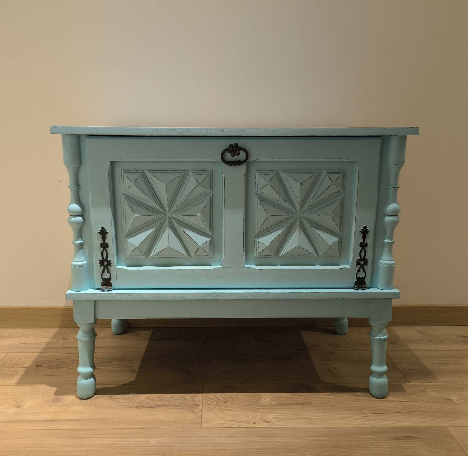 Small chest of drawers