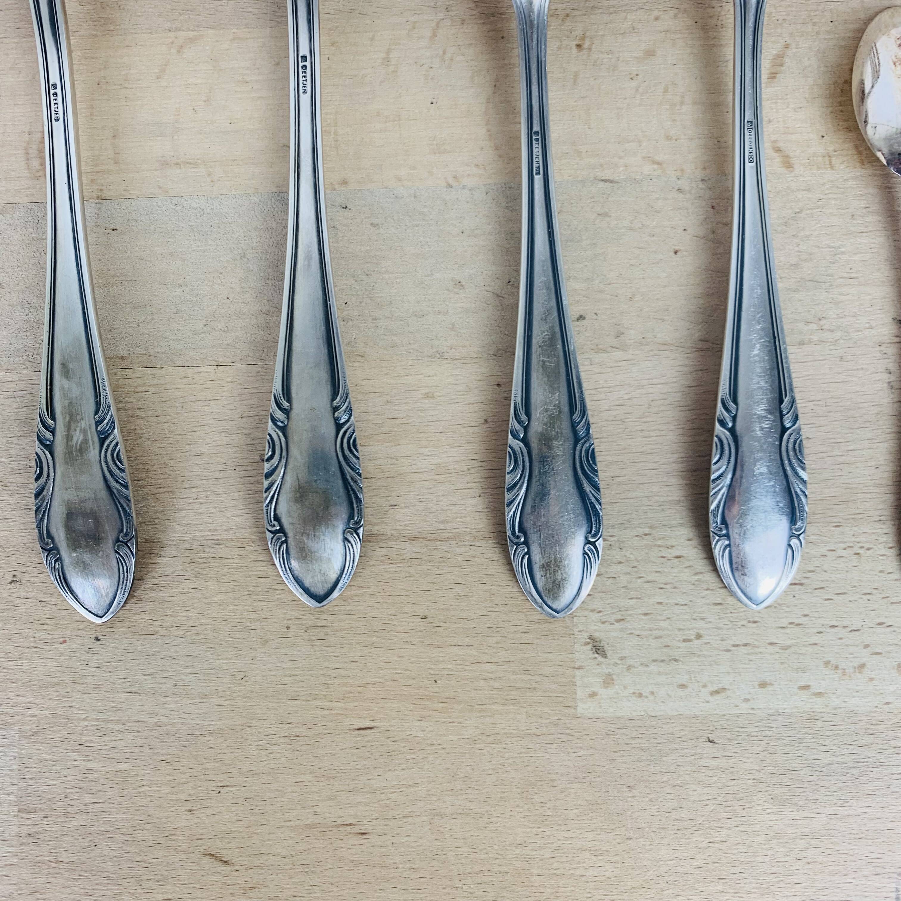 Deetjen silver metal cutlery set 39 pieces and 24 stainless steel knives